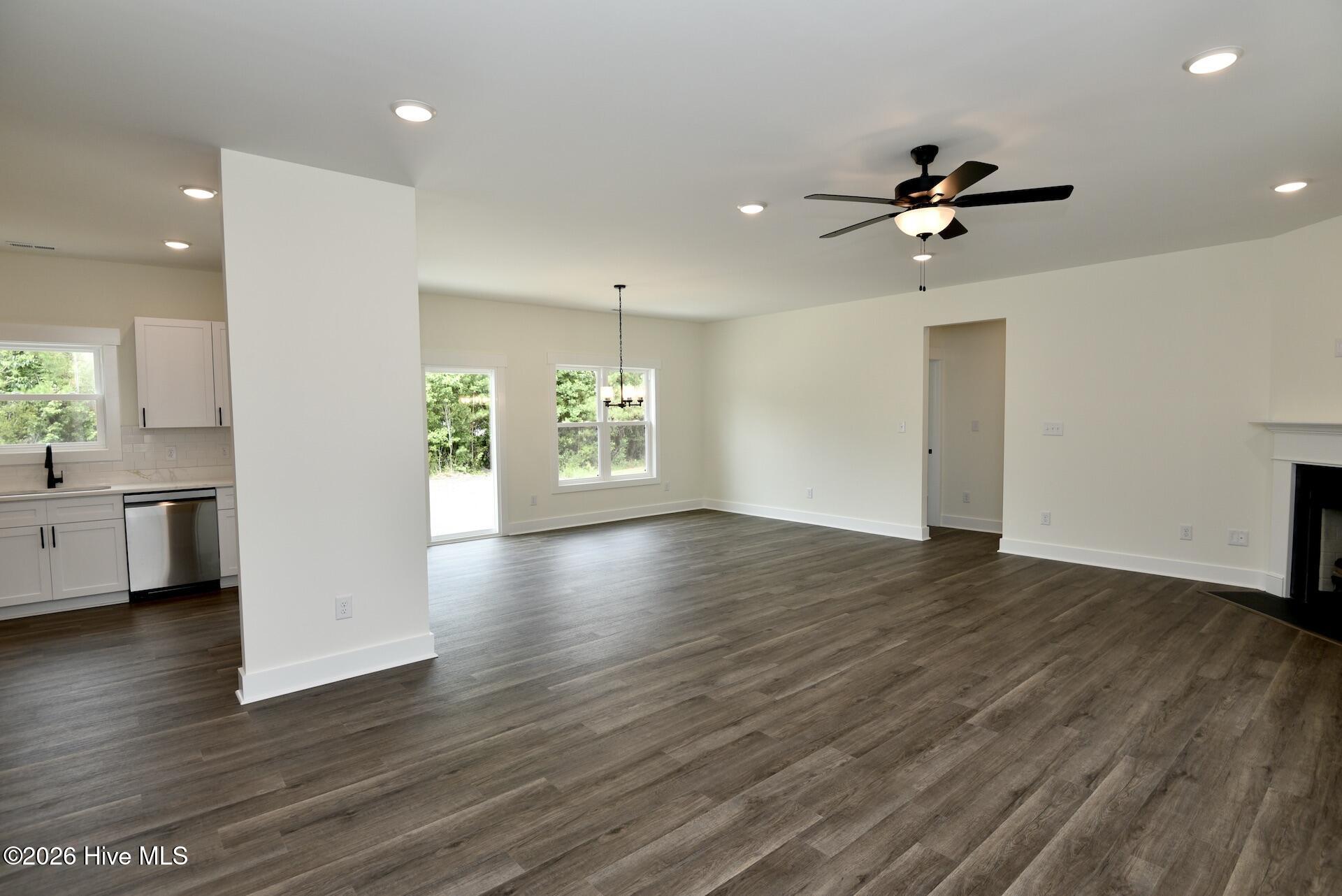 141 Laura Drive Property Photo 7