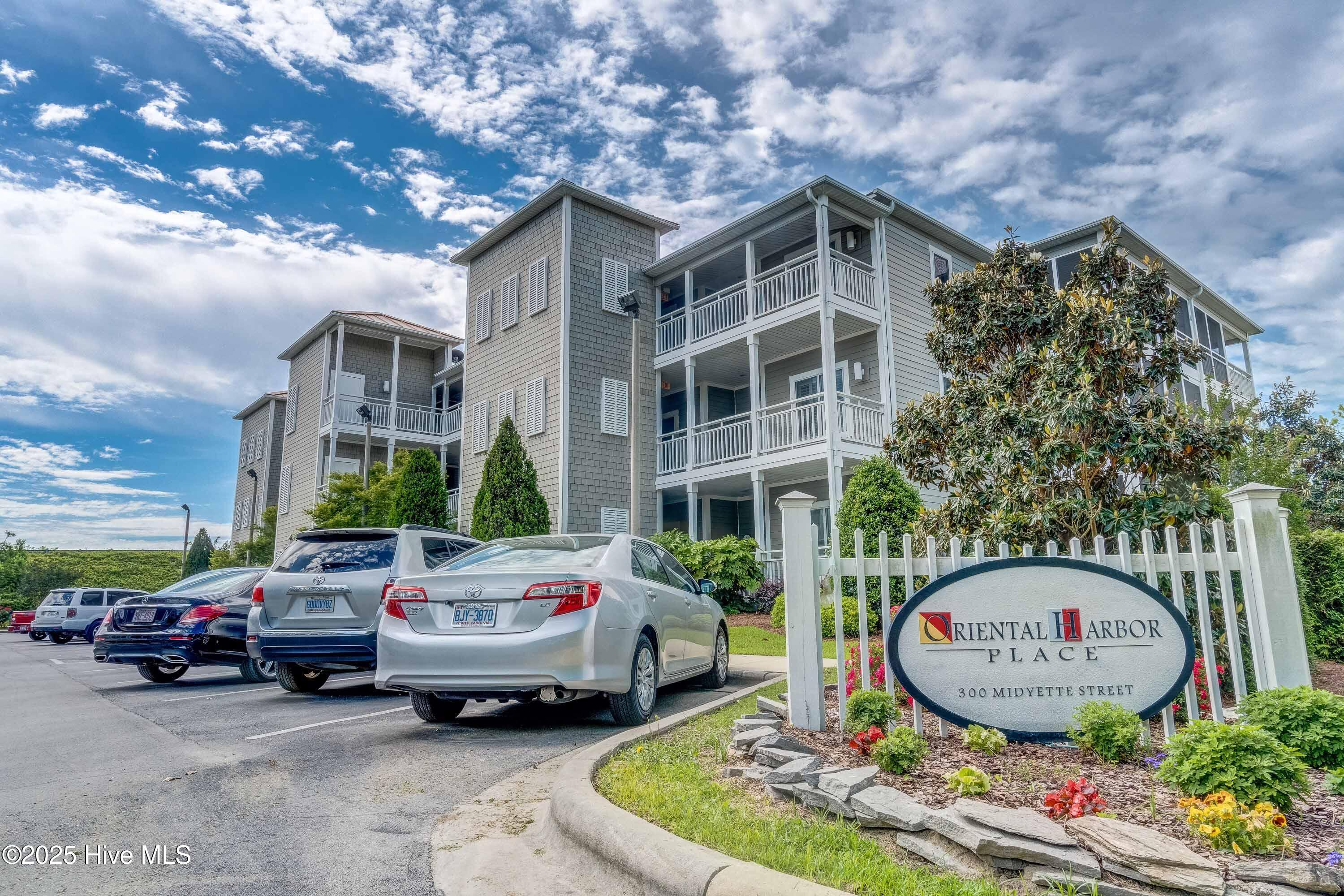300 Midyette Street # B2 Property Photo 3