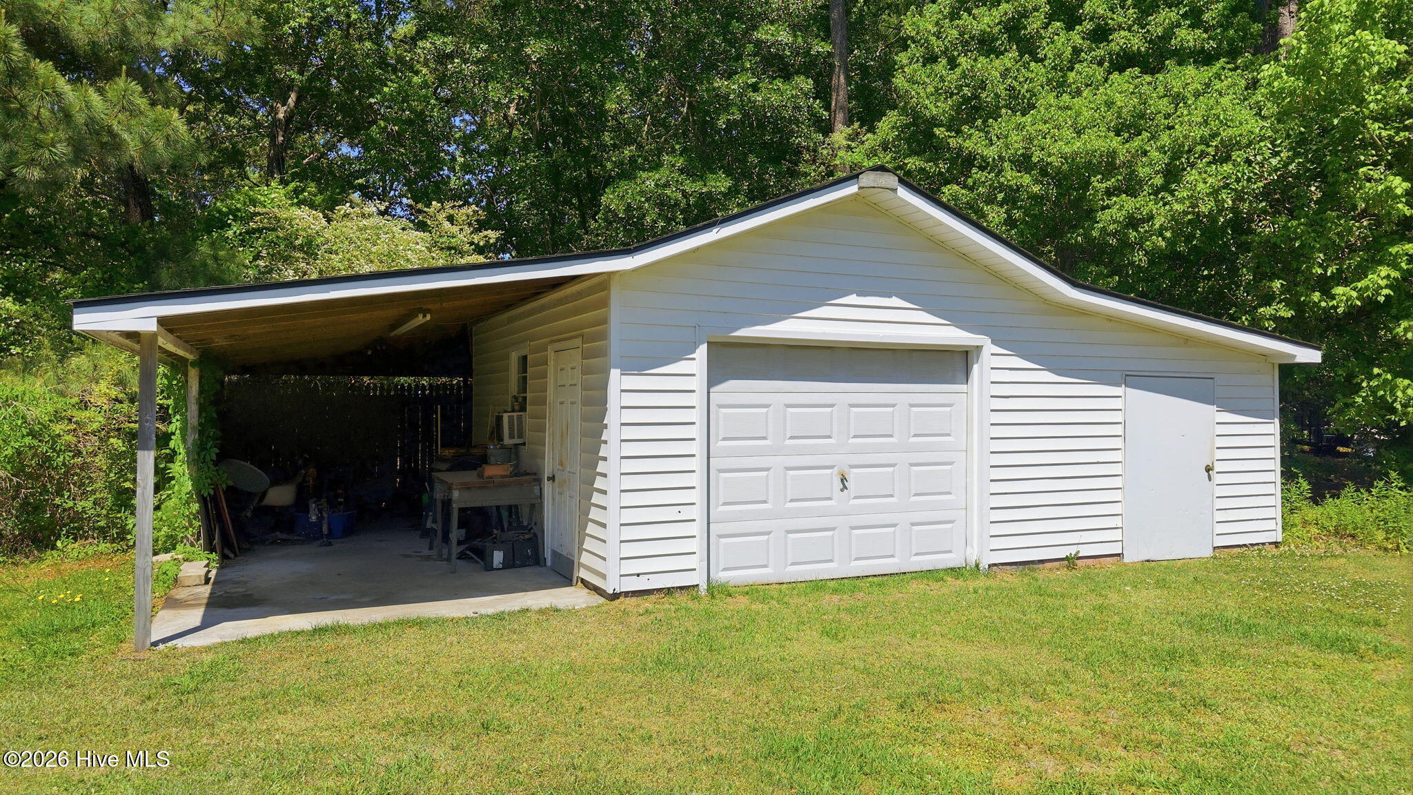 101 Leon Drive Property Photo 4