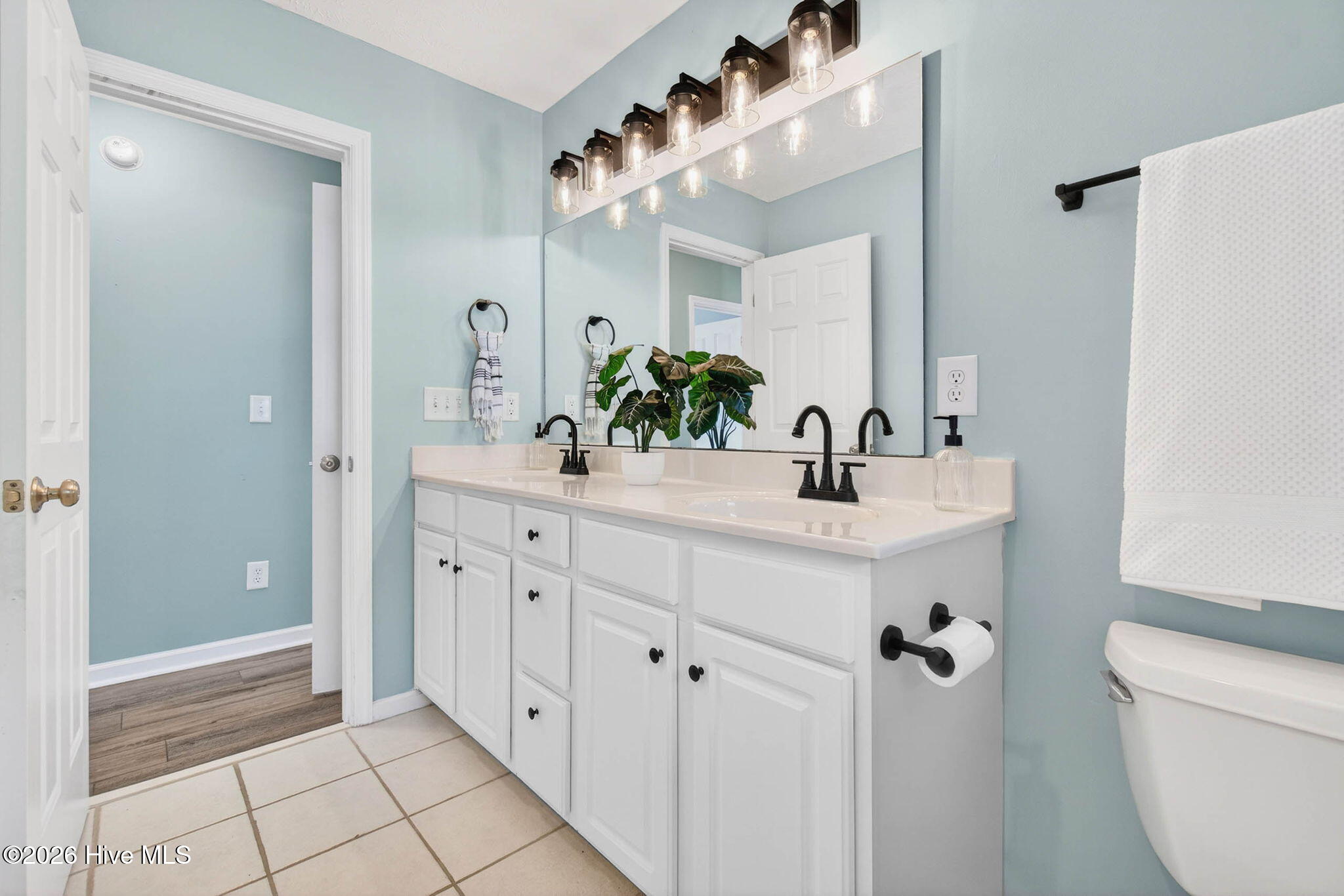 1125 S Topsail Drive Property Photo 23