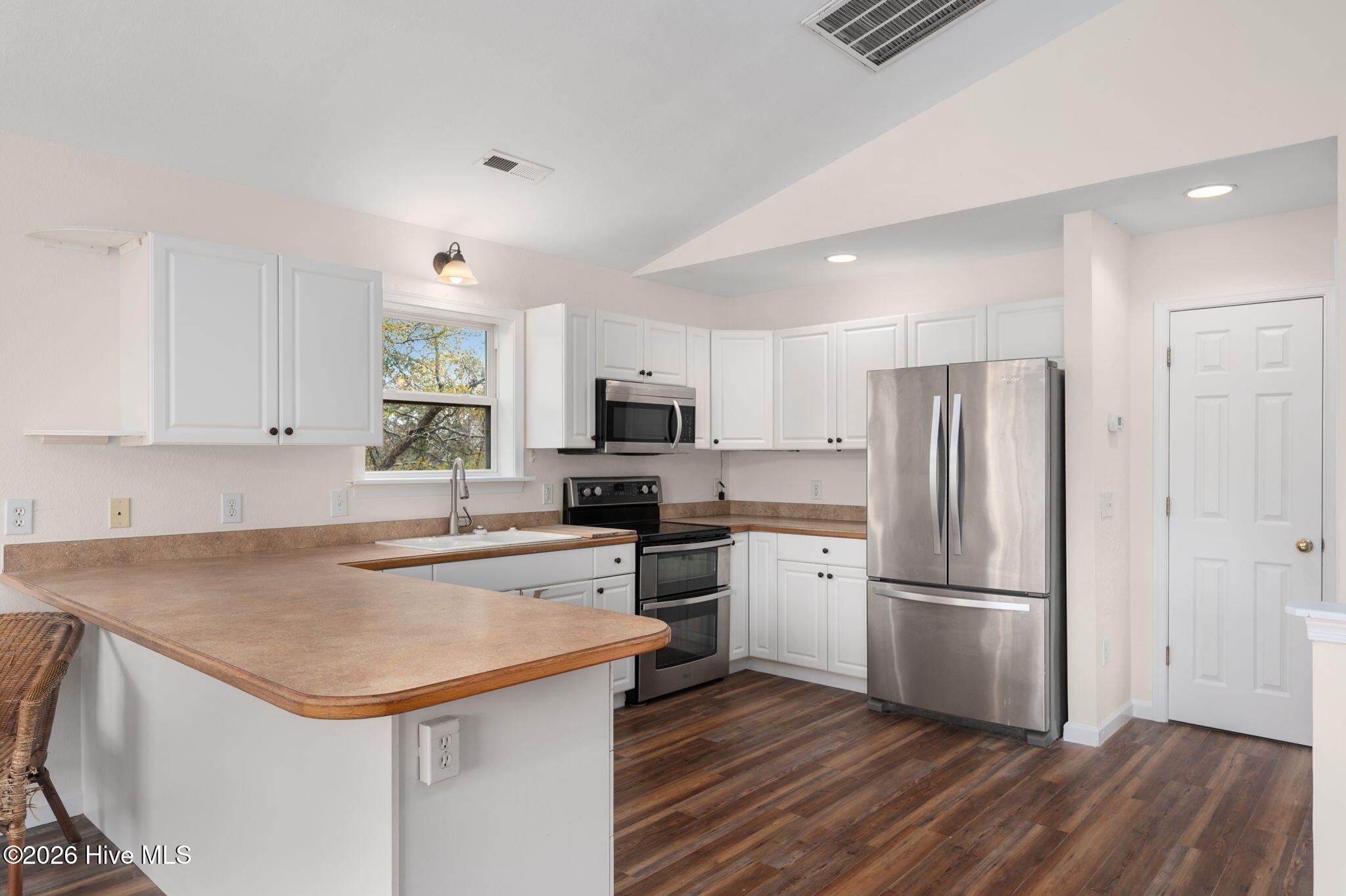 106 William Tryon Court Property Photo 12