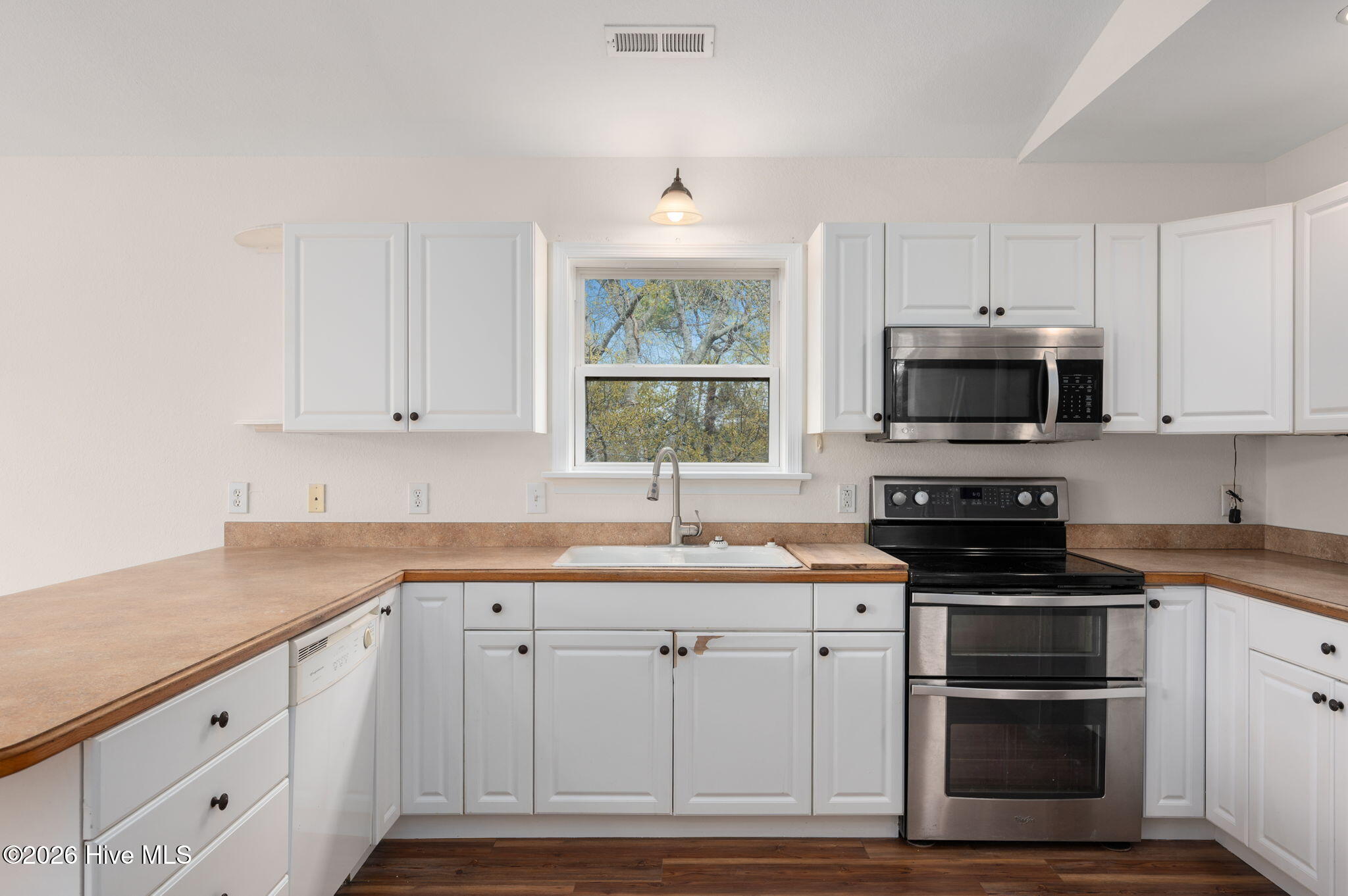 106 William Tryon Court Property Photo 13