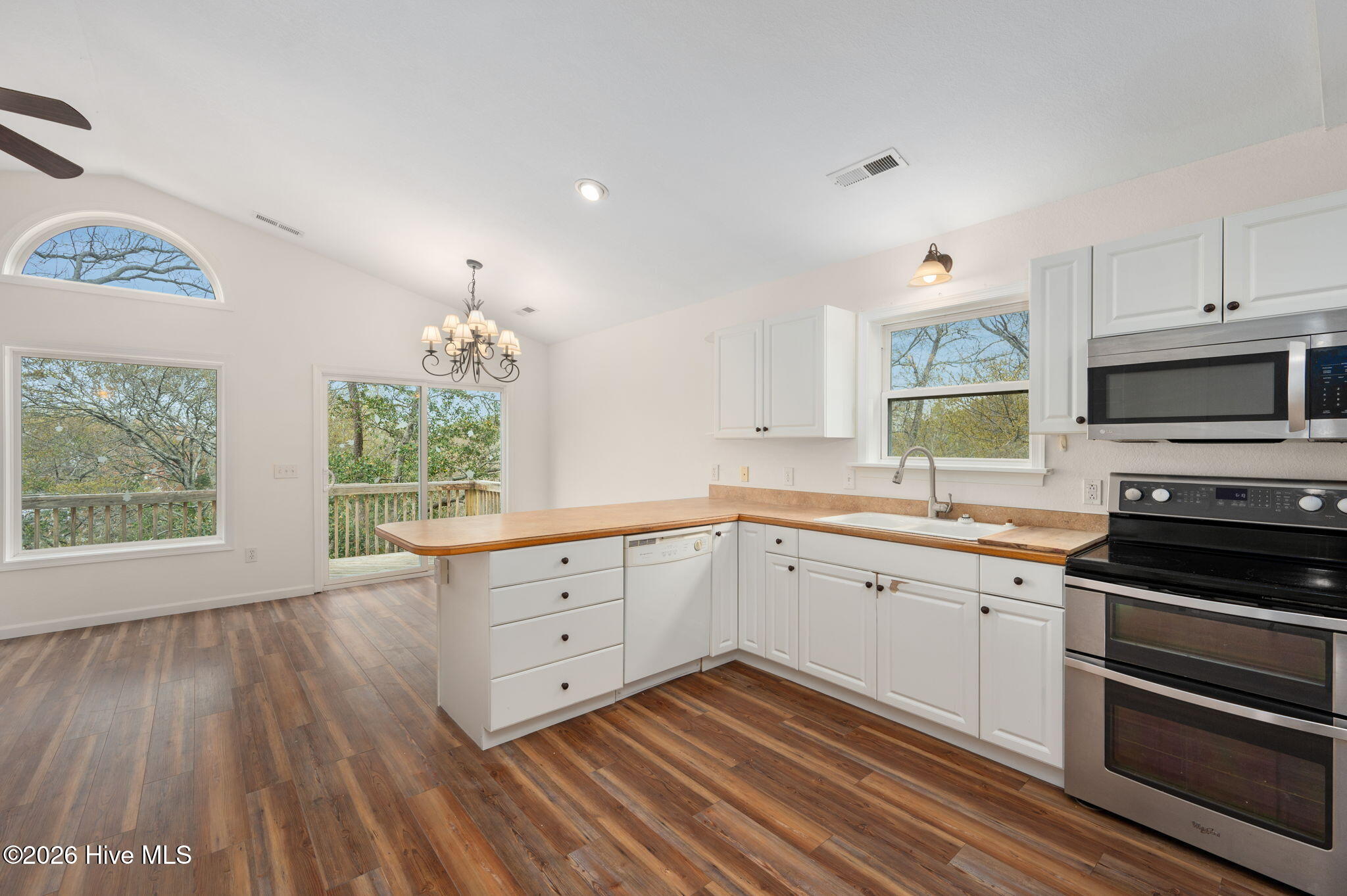 106 William Tryon Court Property Photo 14