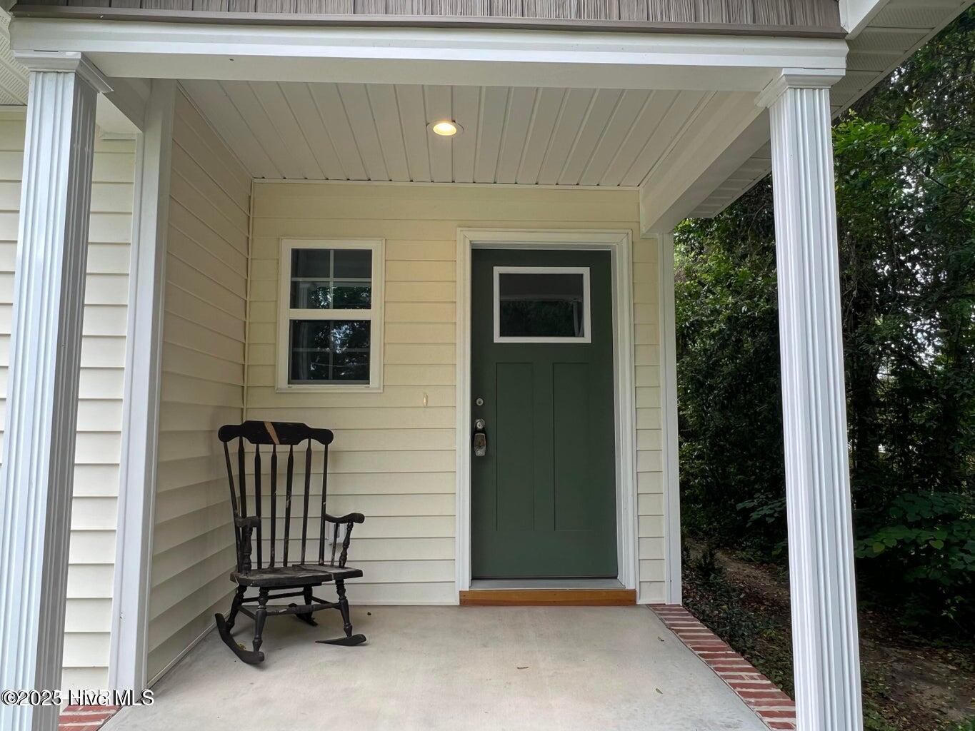 1050 W Indiana Avenue Property Photo 2