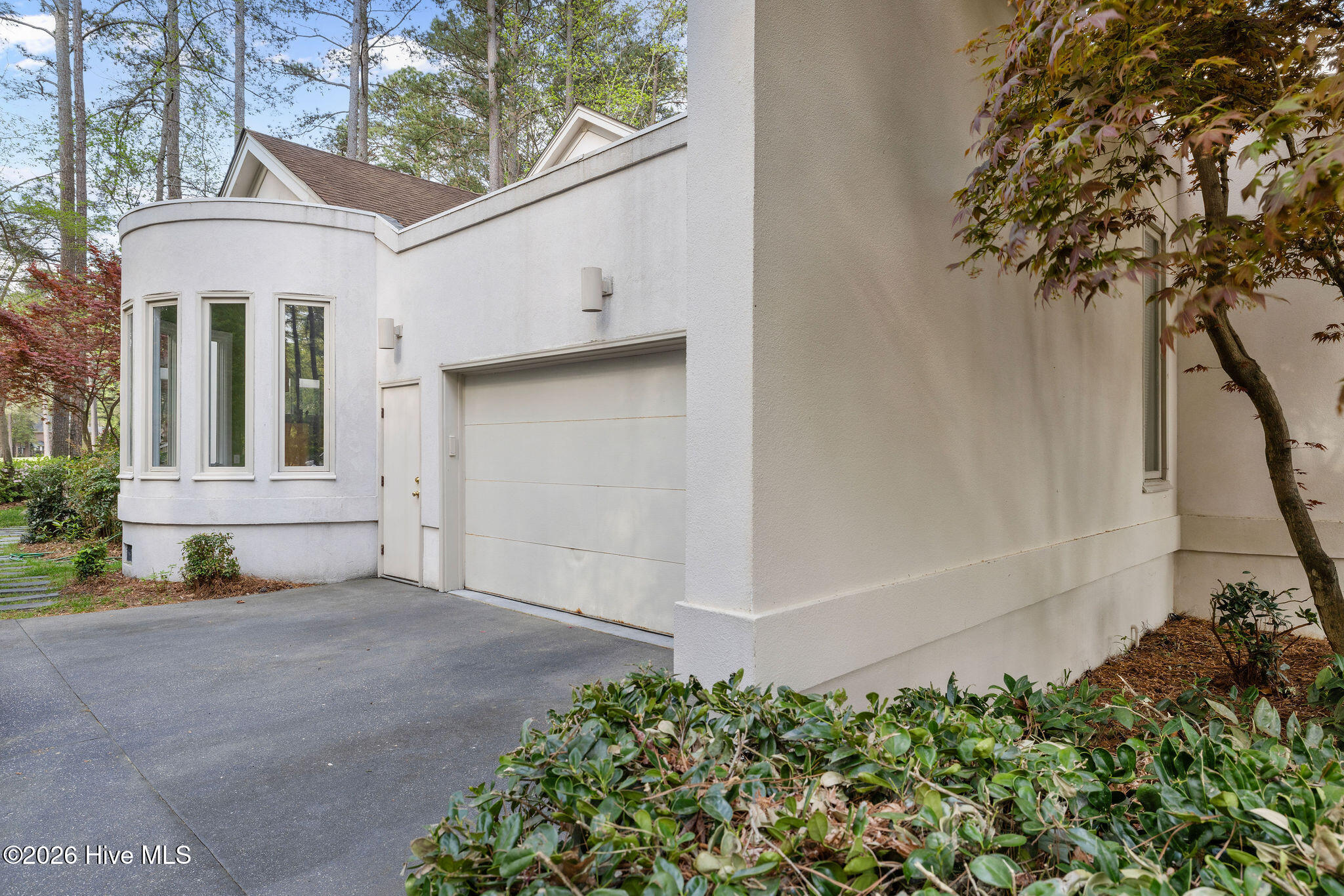5007 Country Club Drive N Property Photo 2