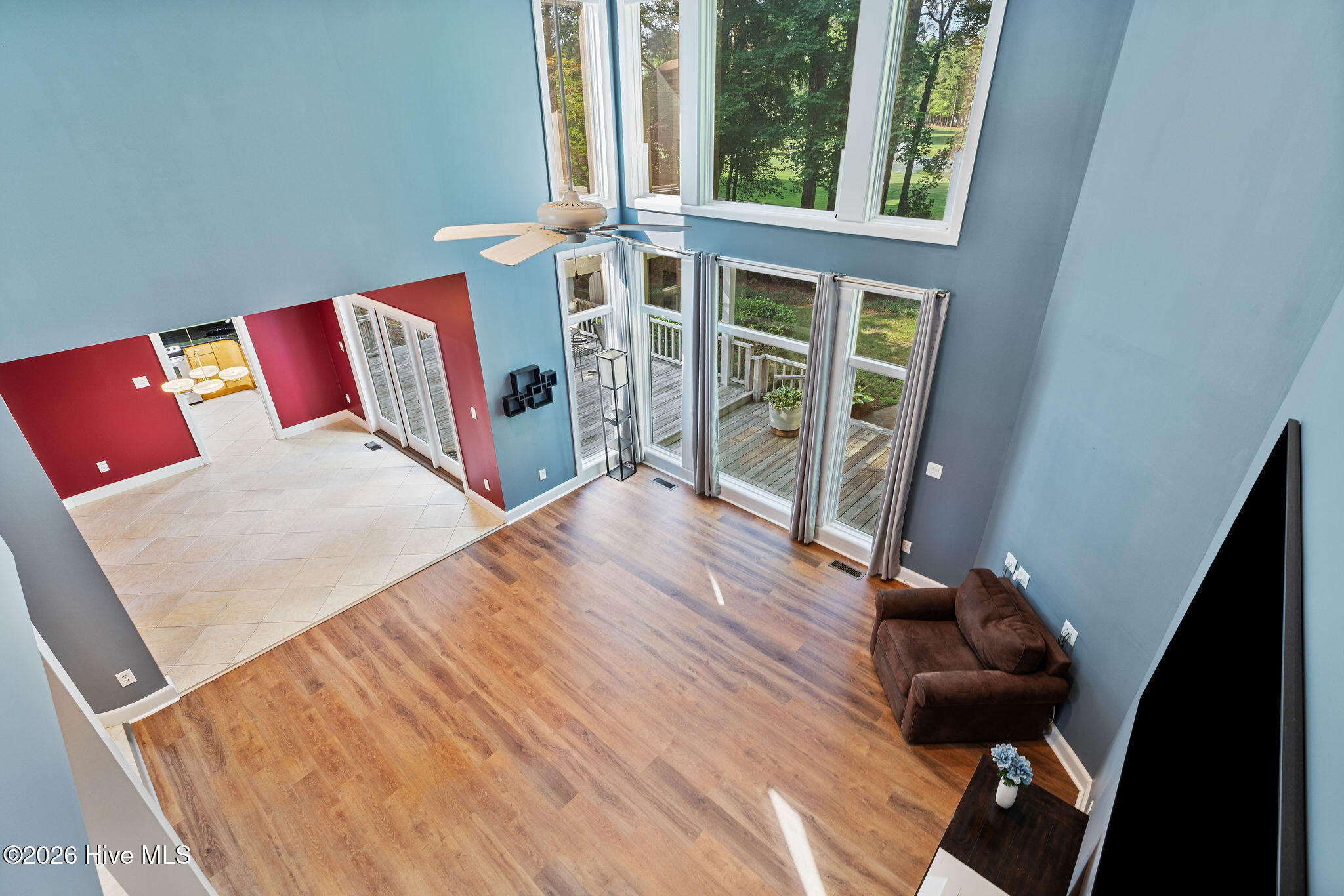 5007 Country Club Drive N Property Photo 5