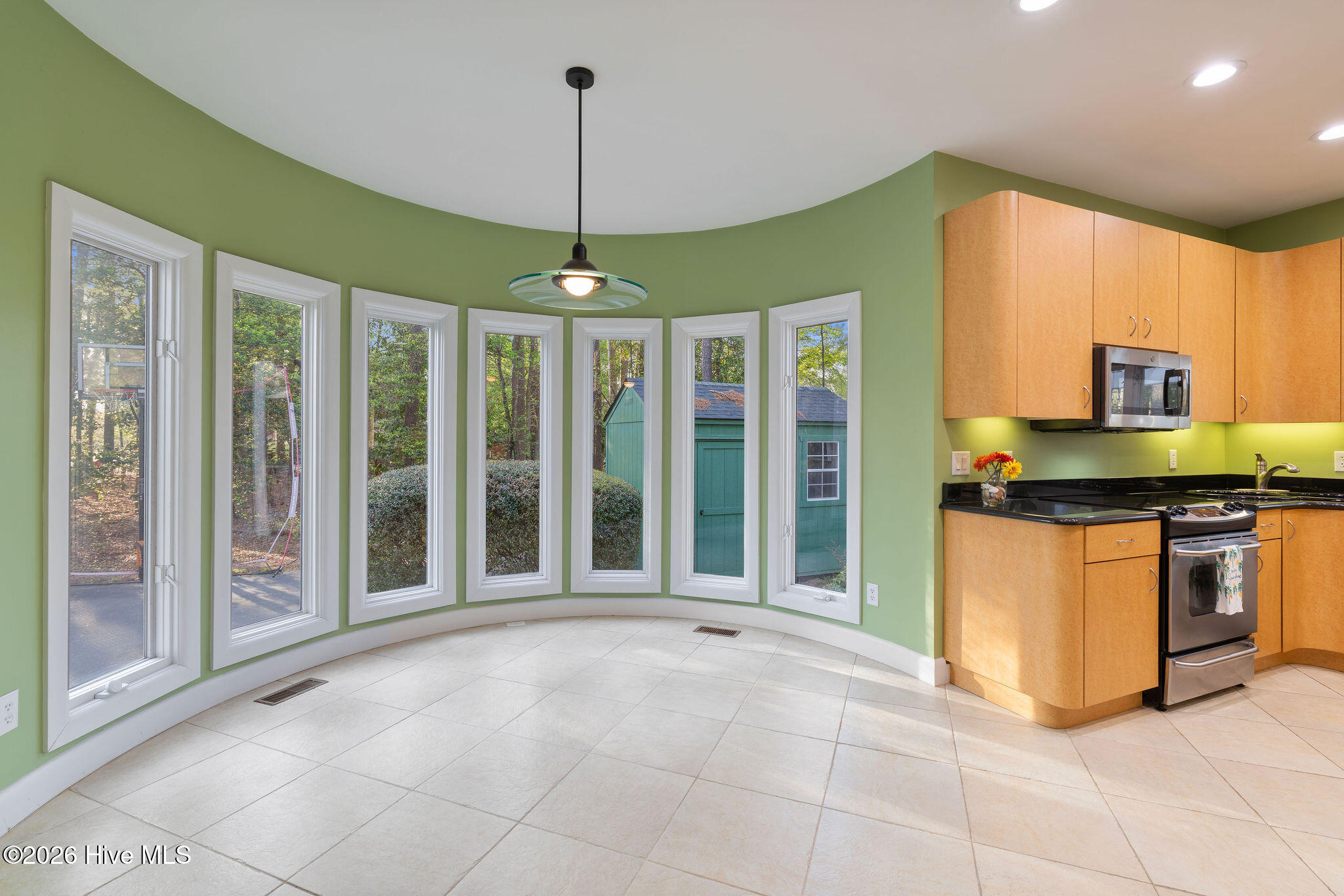 5007 Country Club Drive N Property Photo 8