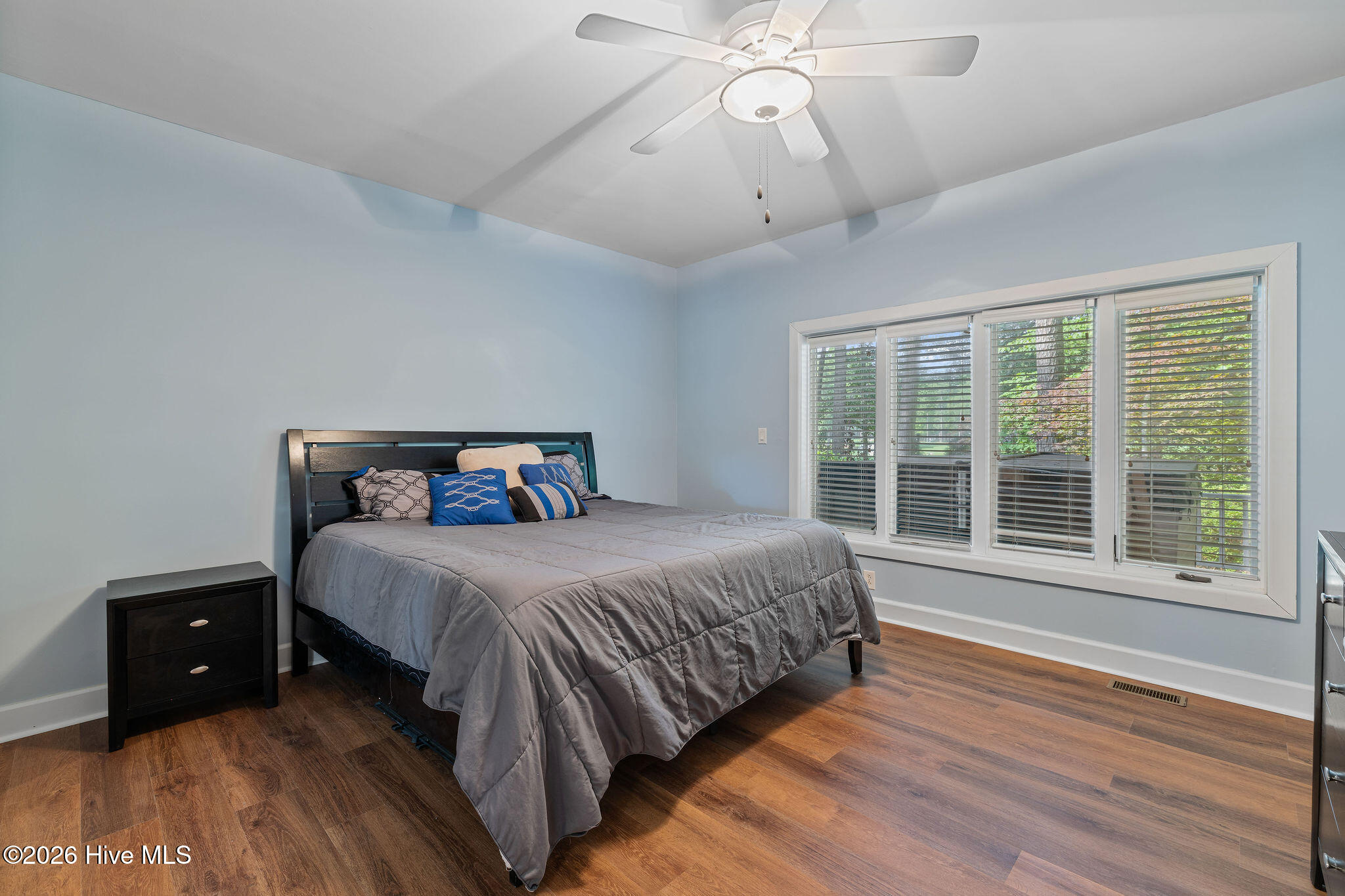 5007 Country Club Drive N Property Photo 11