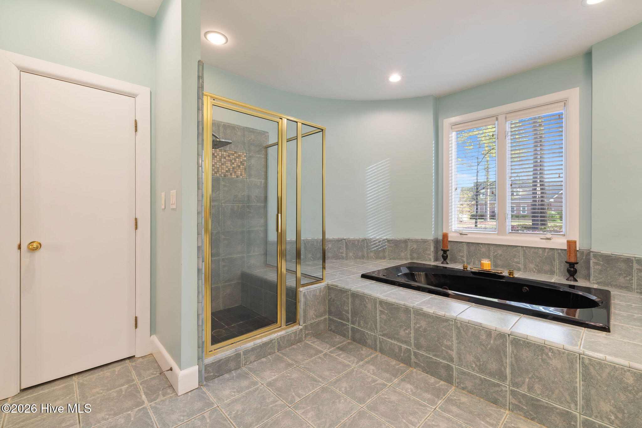 5007 Country Club Drive N Property Photo 16