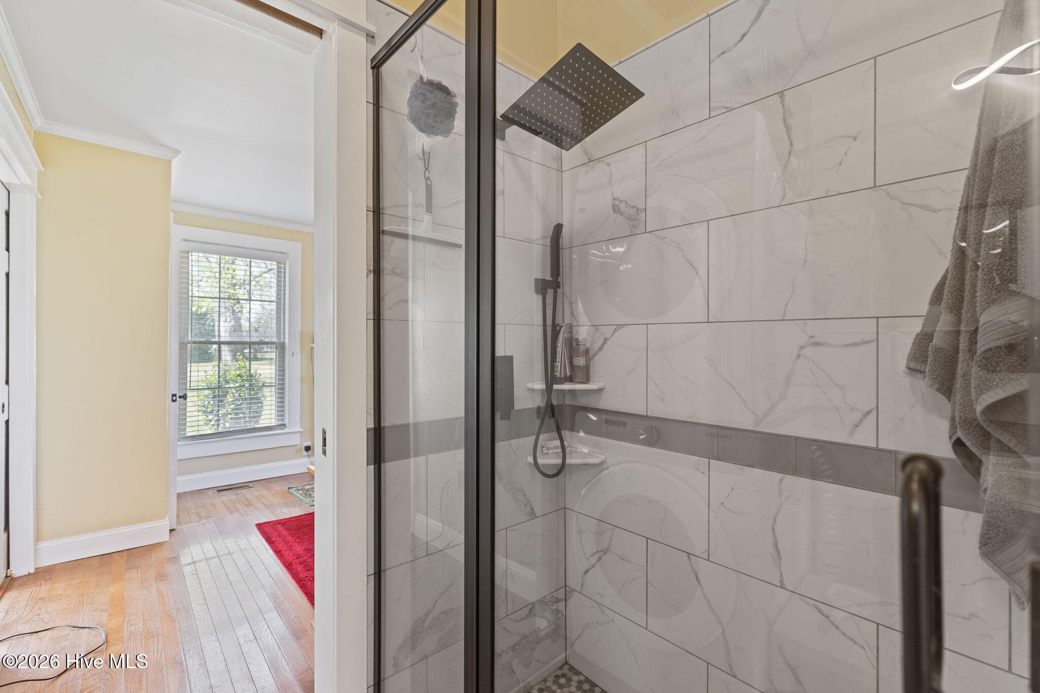128 E Railroad Street Property Photo 9