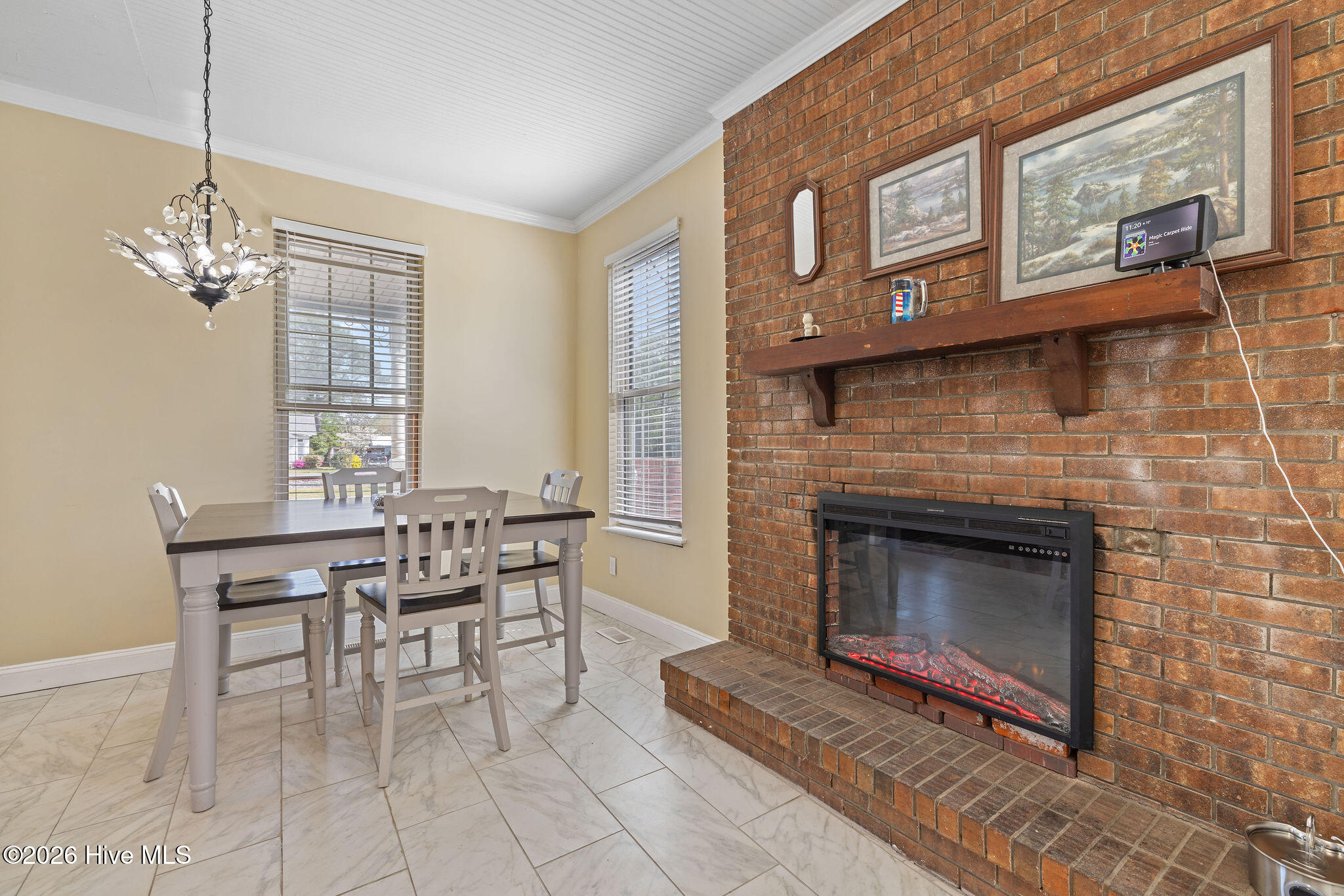 128 E Railroad Street Property Photo 11