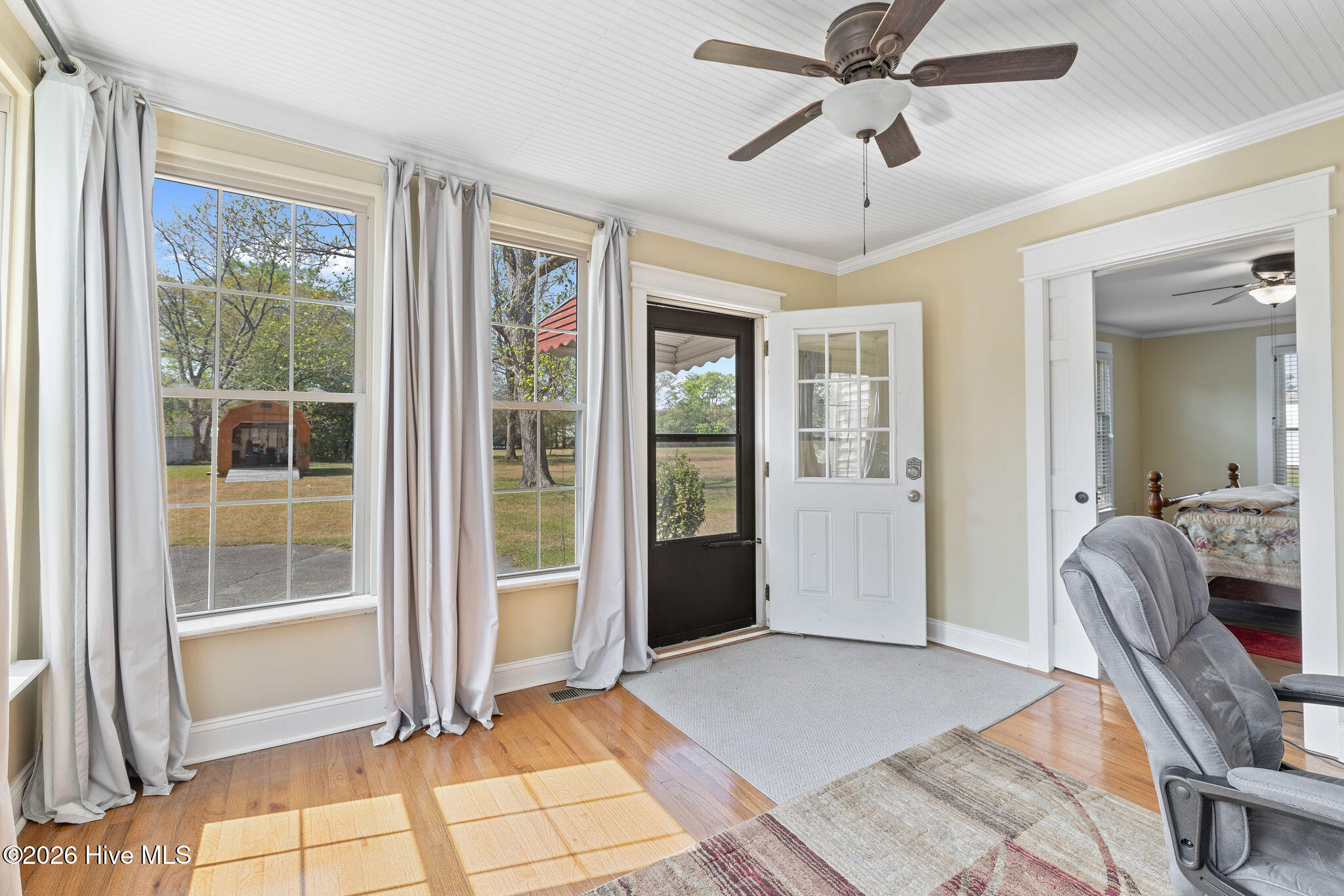 128 E Railroad Street Property Photo 13