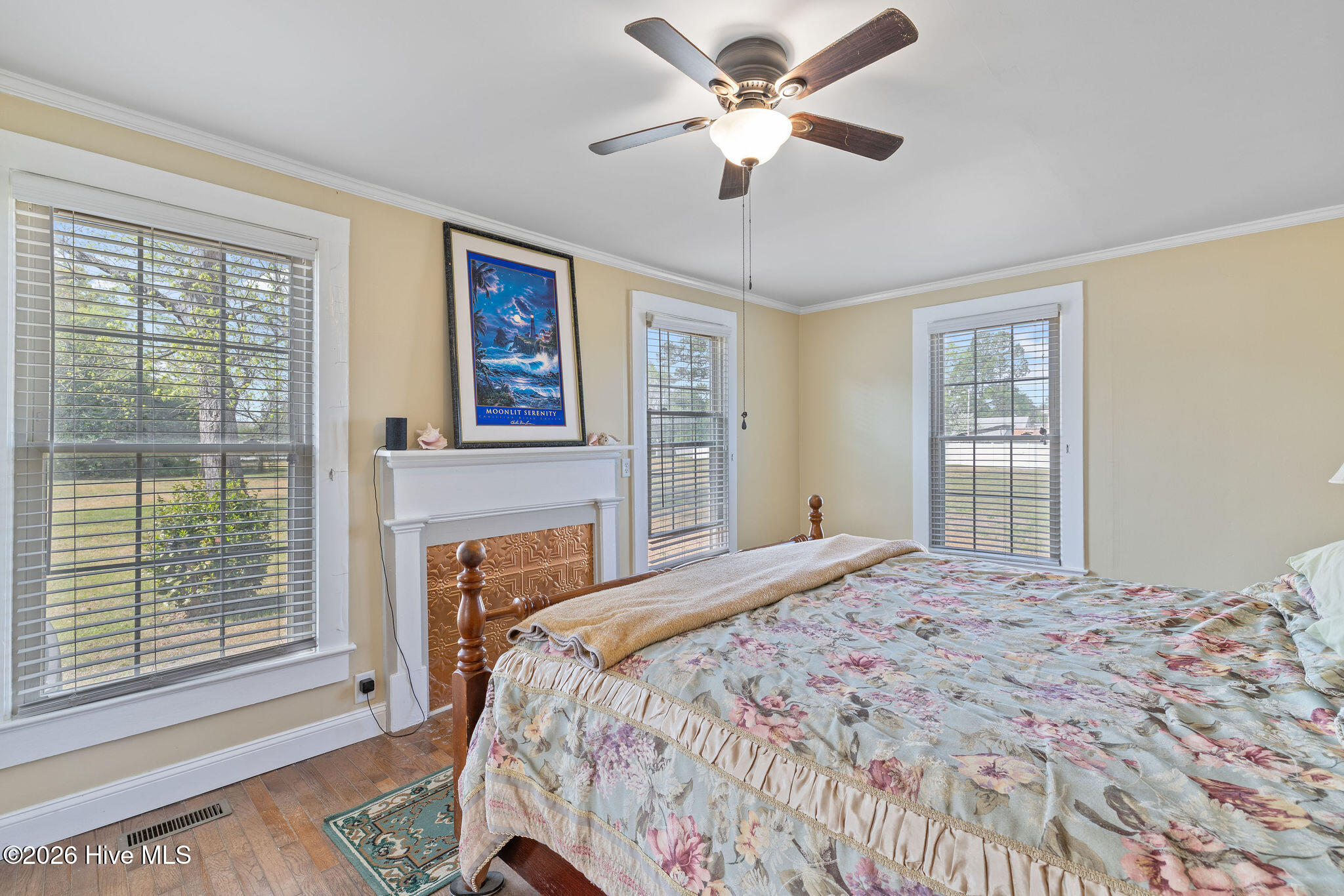 128 E Railroad Street Property Photo 15