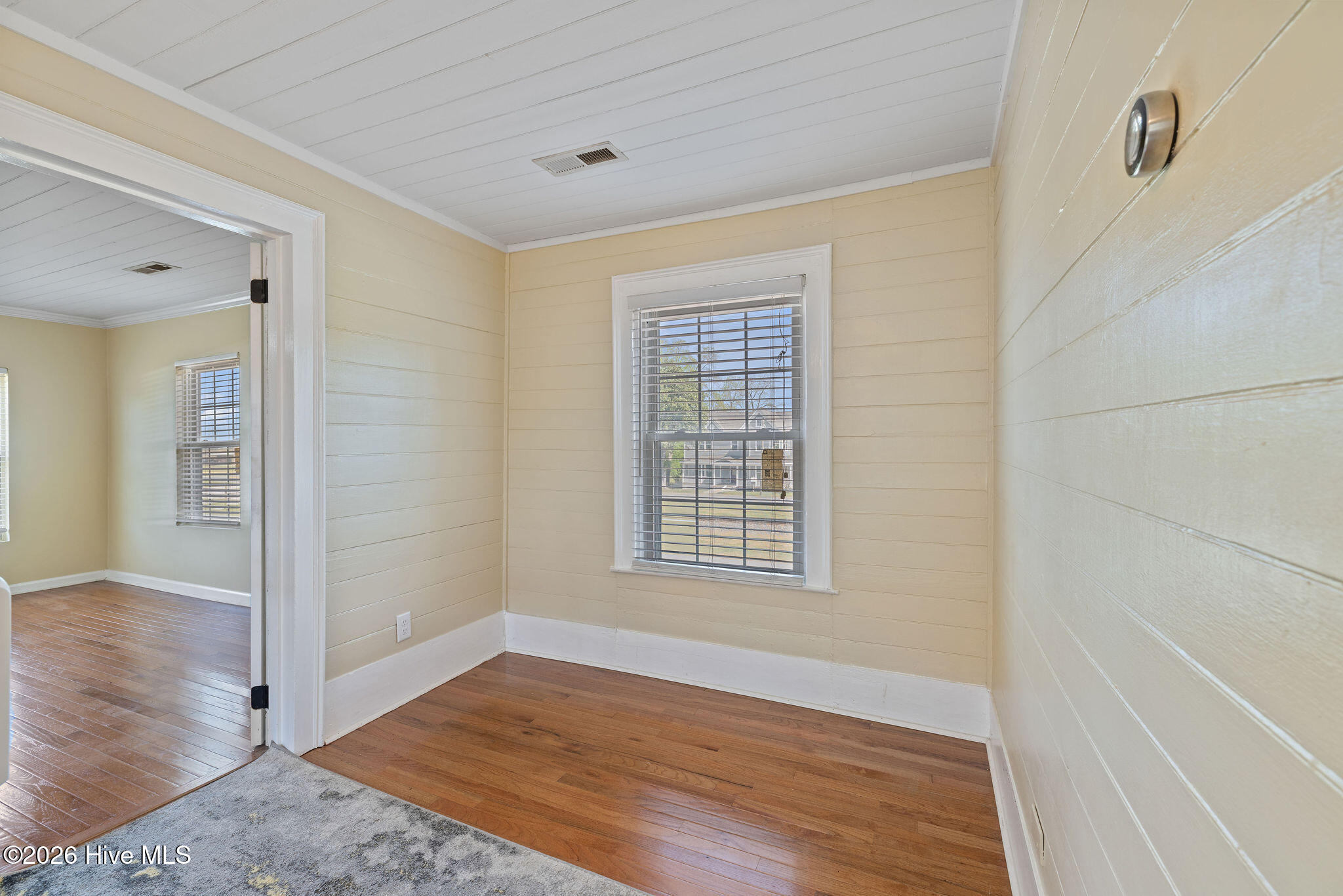 128 E Railroad Street Property Photo 21