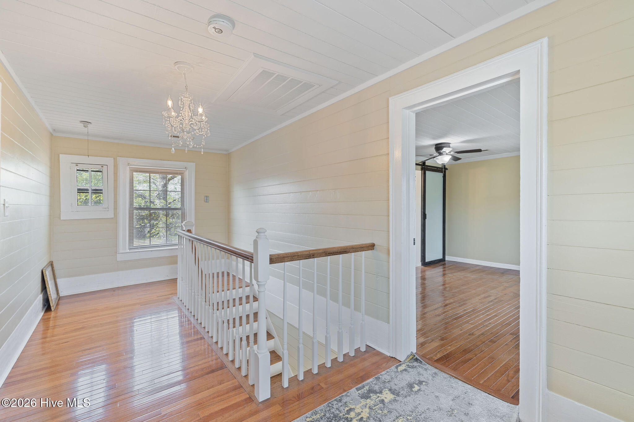 128 E Railroad Street Property Photo 22