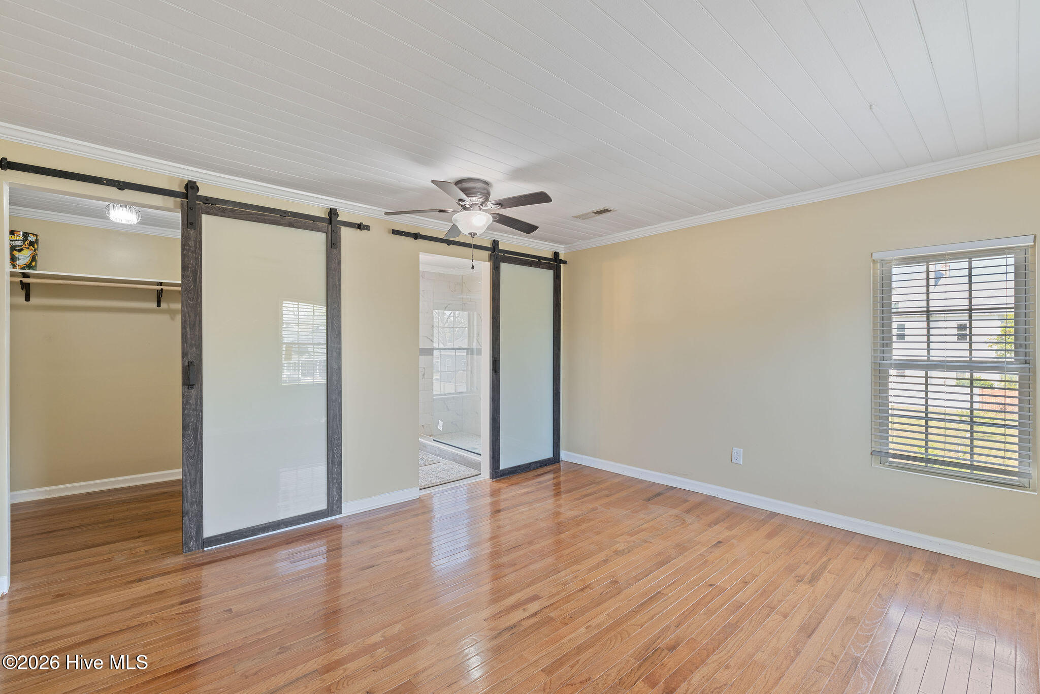 128 E Railroad Street Property Photo 24