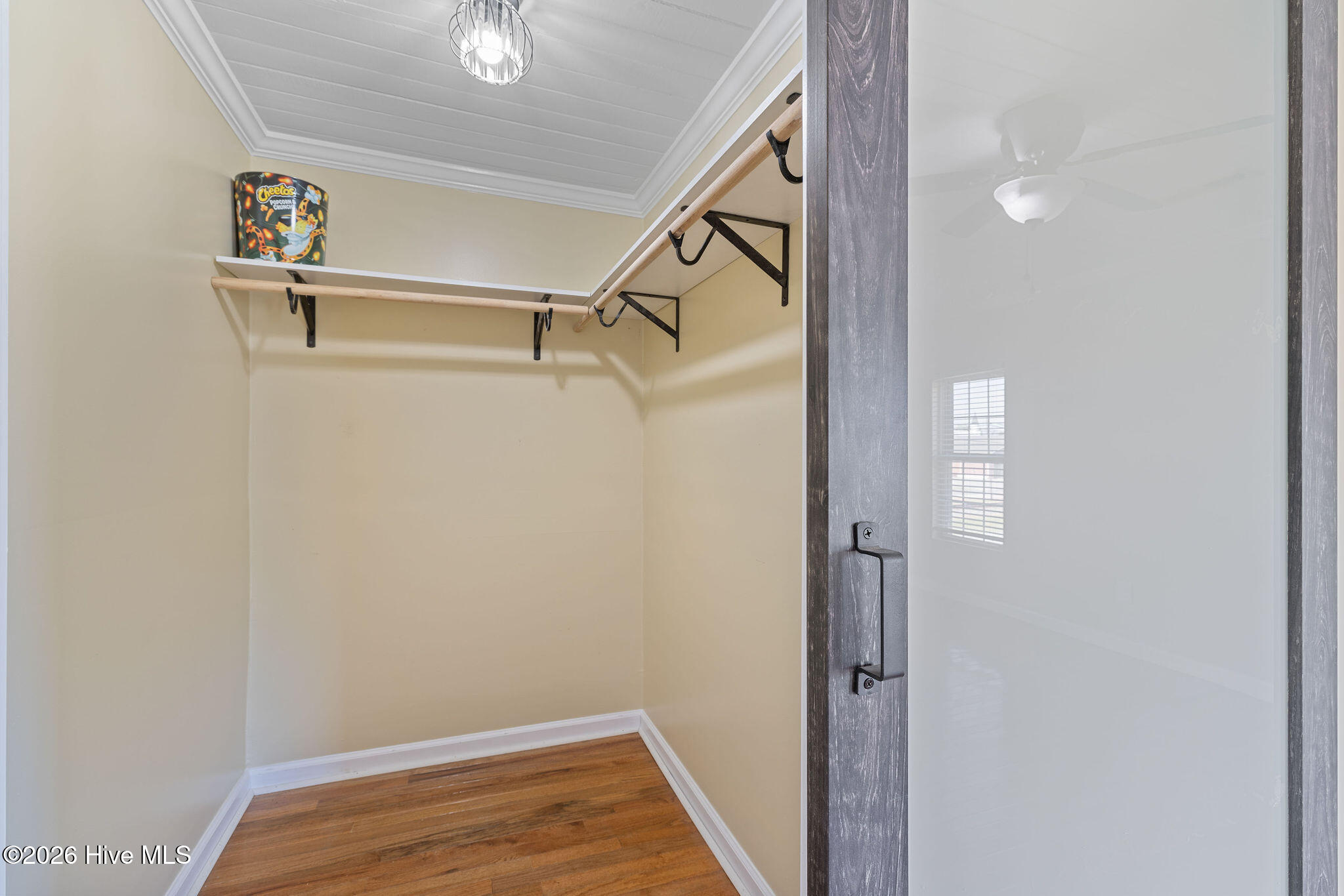 128 E Railroad Street Property Photo 25