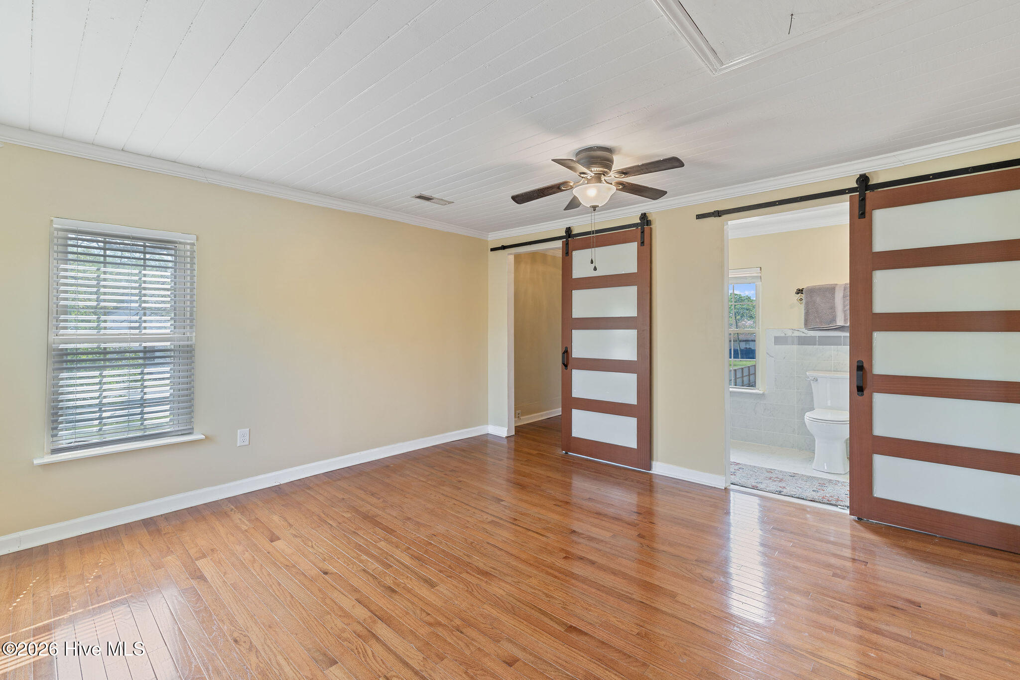 128 E Railroad Street Property Photo 29