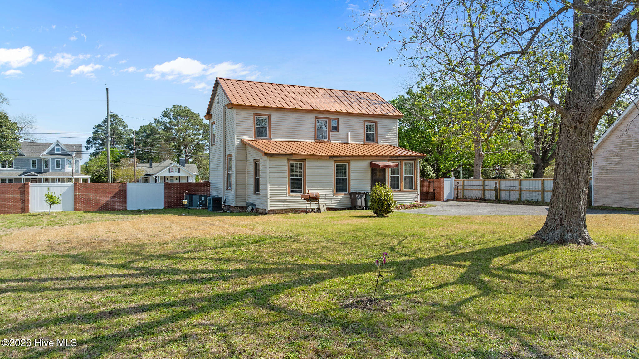 128 E Railroad Street Property Photo 33