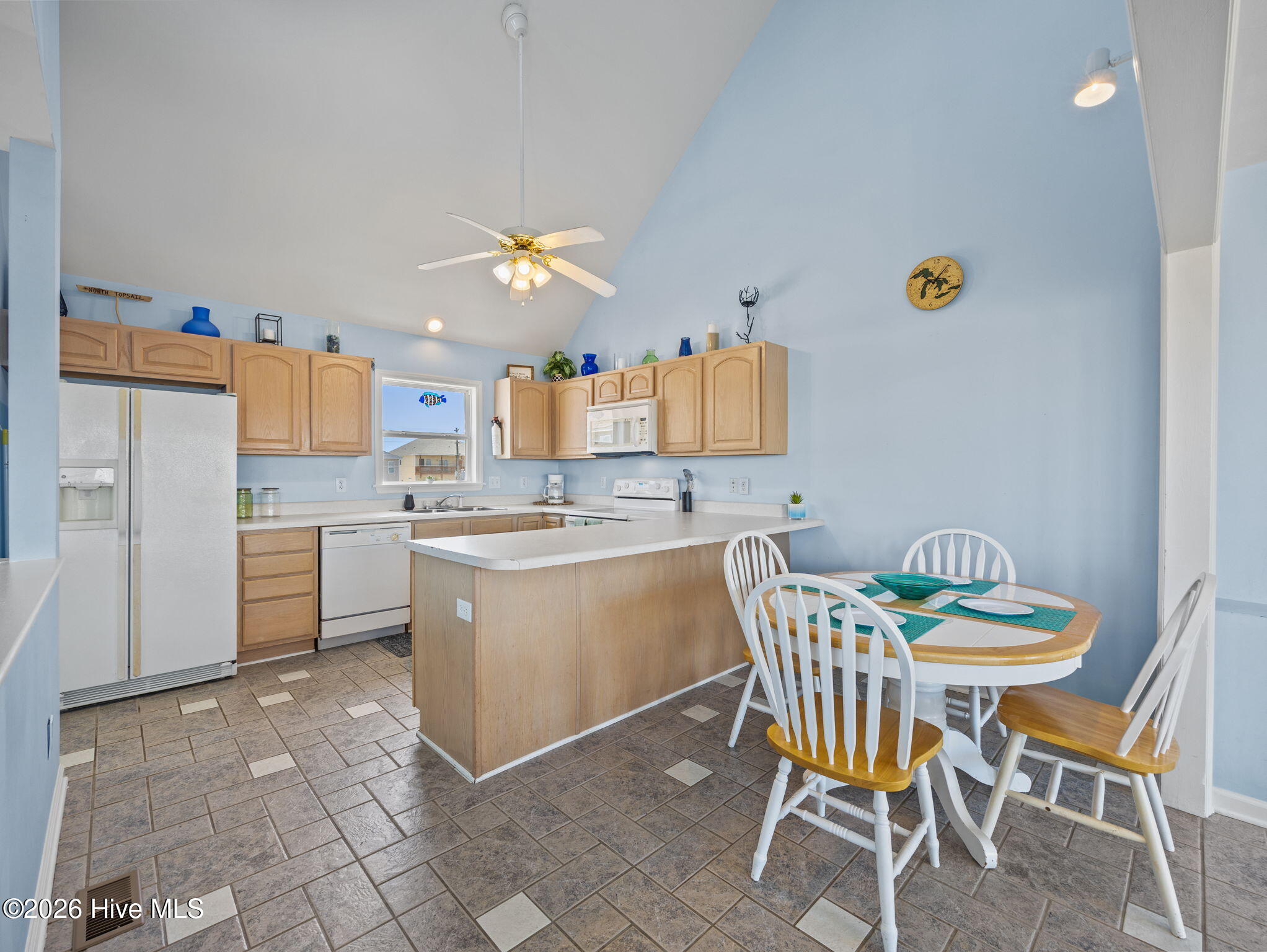 3735 Island Drive Property Photo 9