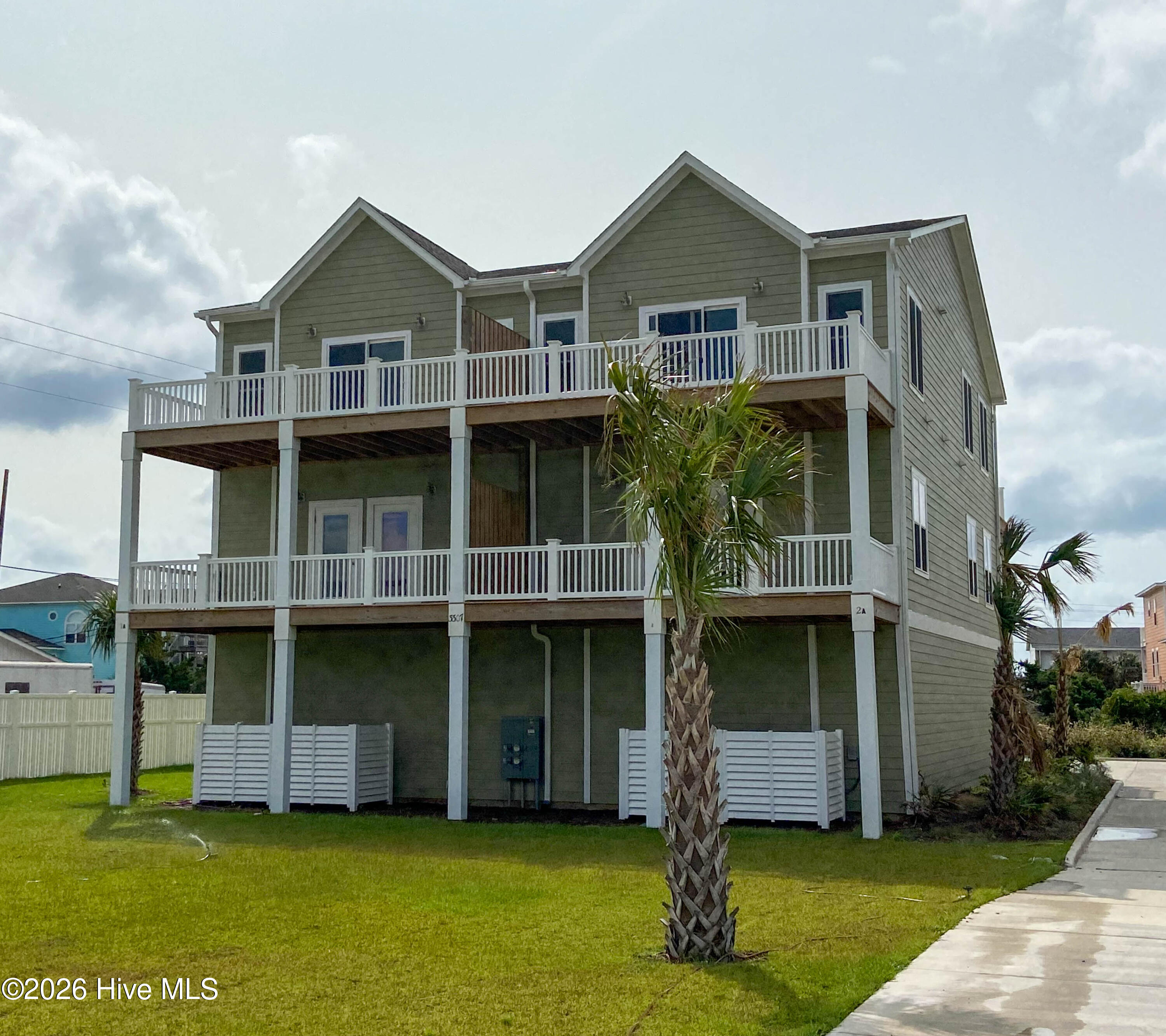 3307 Emerald Drive East Property Photo 1