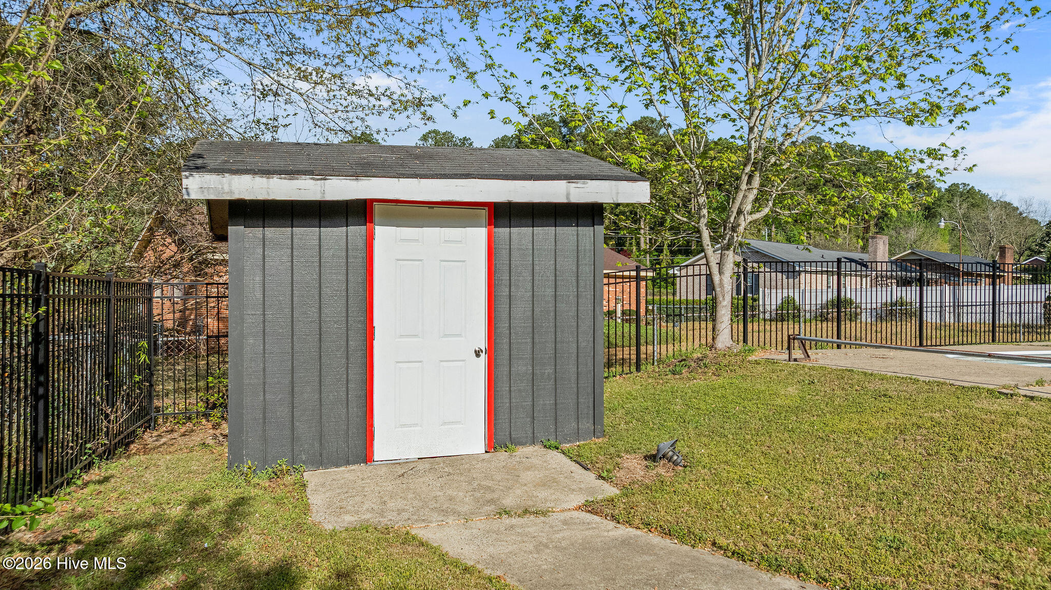 705 Clarence Court Property Photo 8