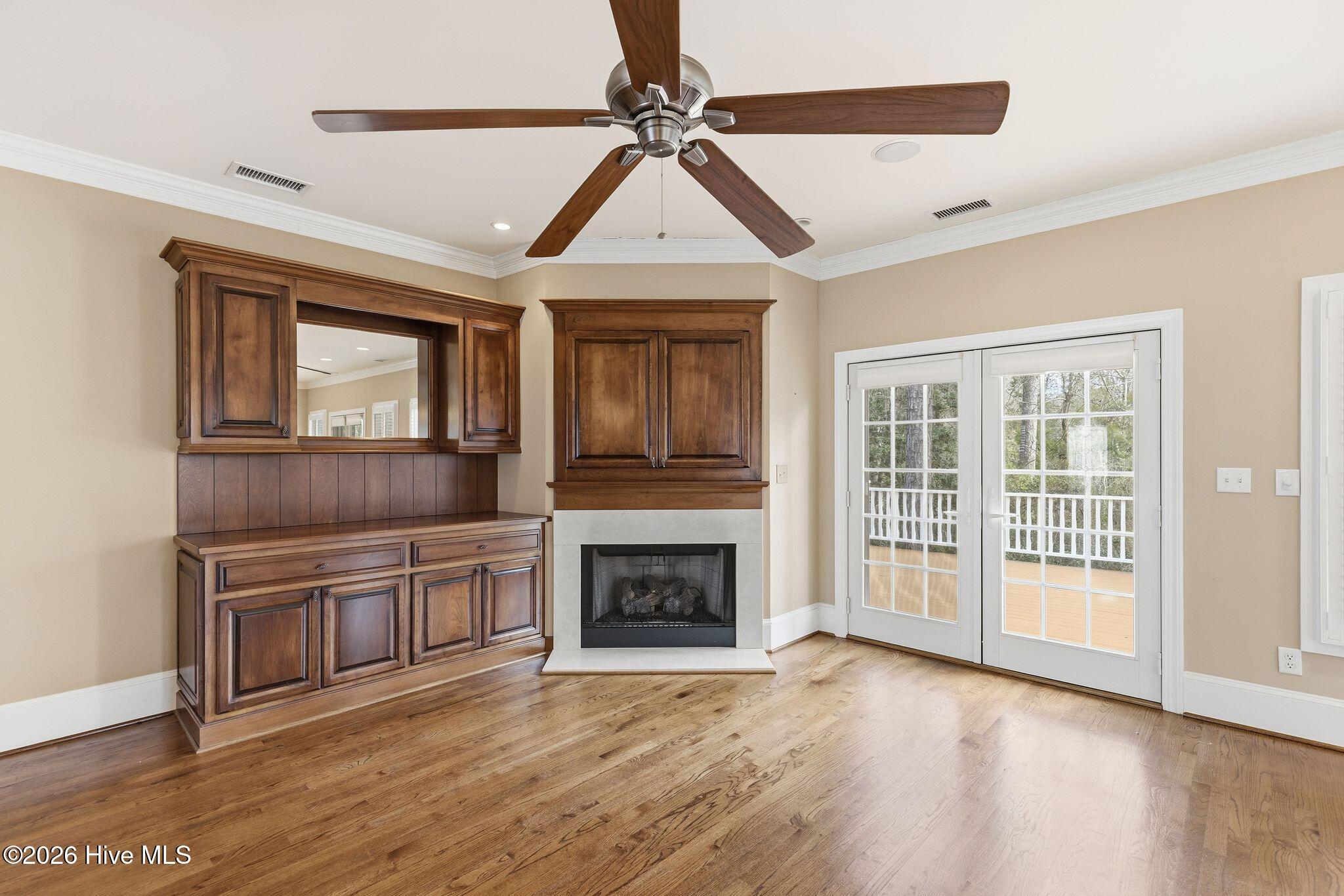 307 Jarret Bay Court Se Property Photo 5