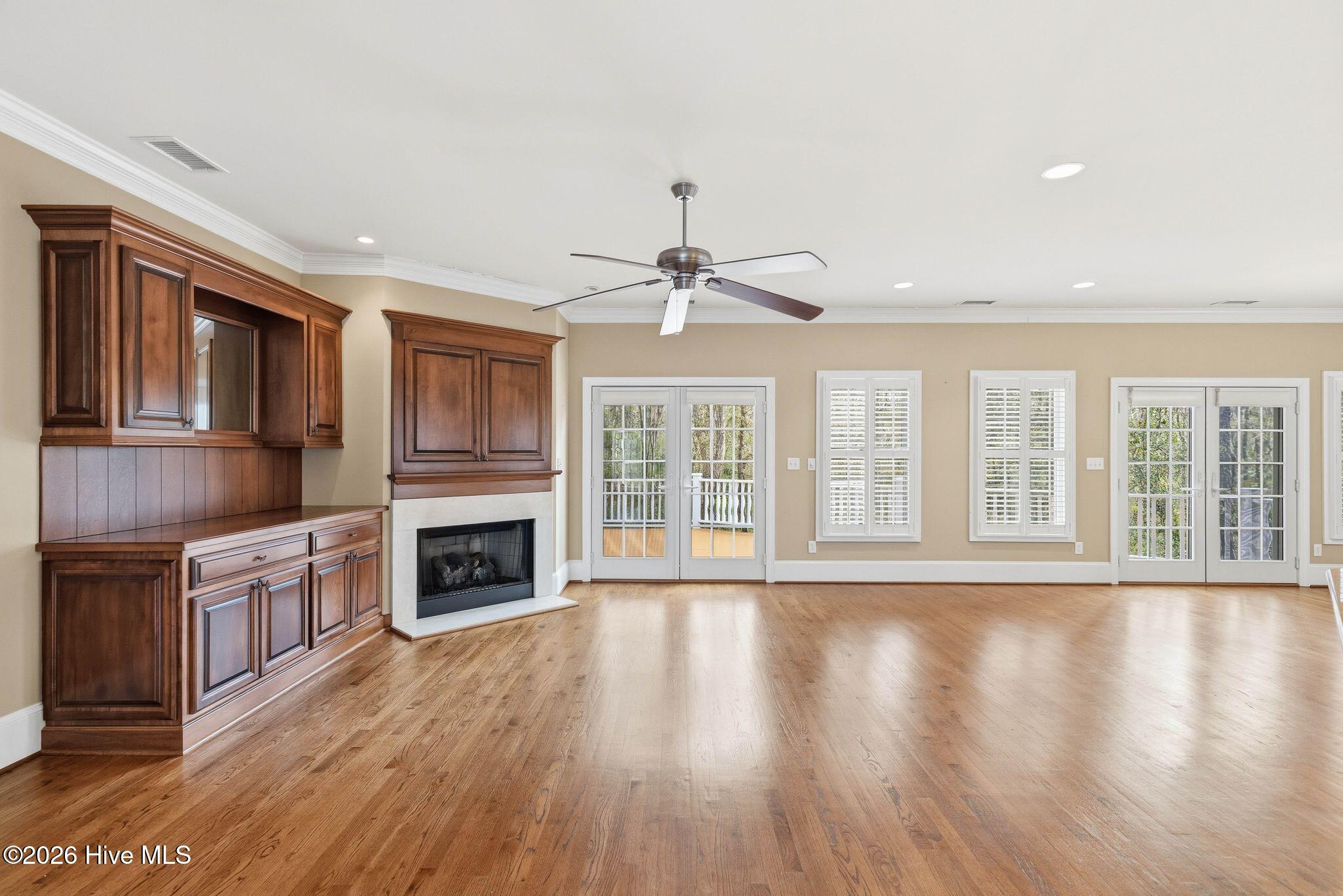307 Jarret Bay Court Se Property Photo 6