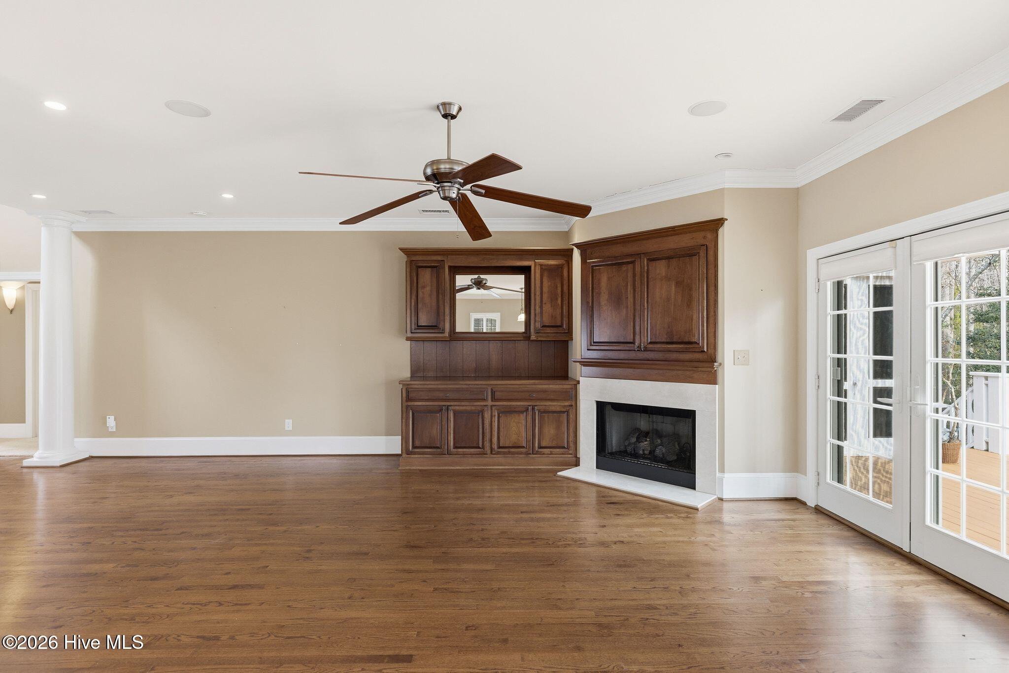 307 Jarret Bay Court Se Property Photo 13