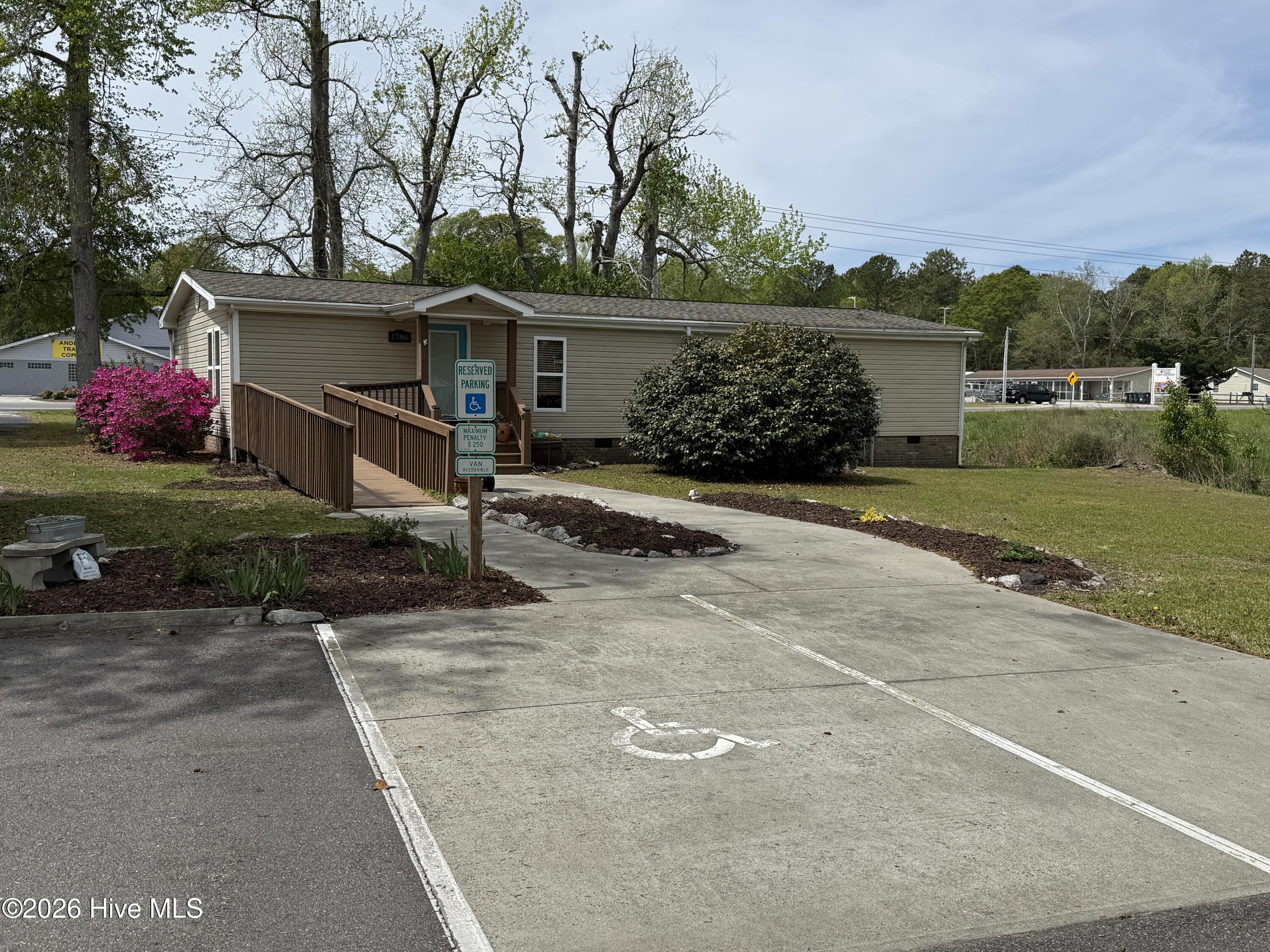 1786 Pine Valley Drive Sw Property Photo 4
