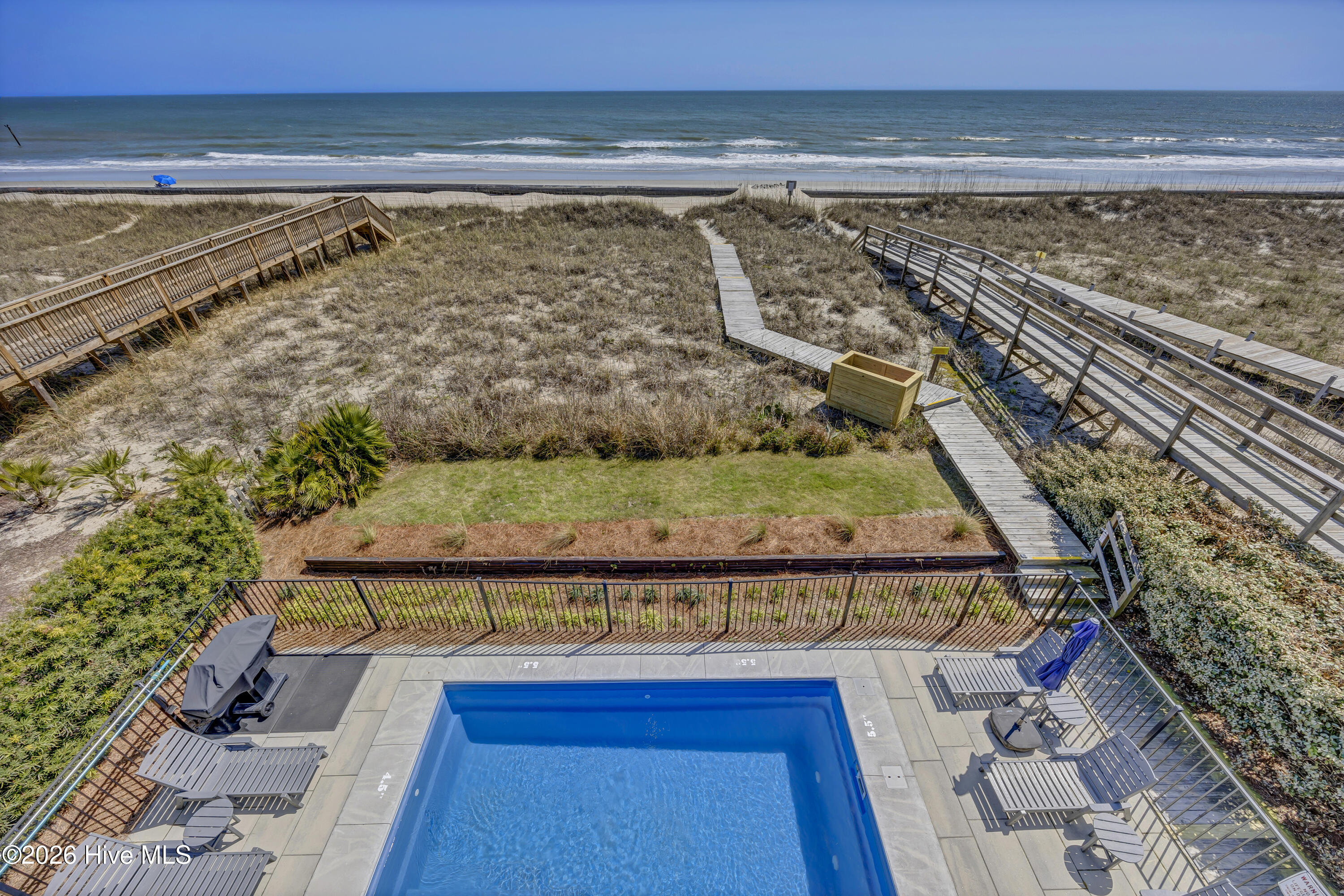 834 Fort Fisher Boulevard N Property Photo 11