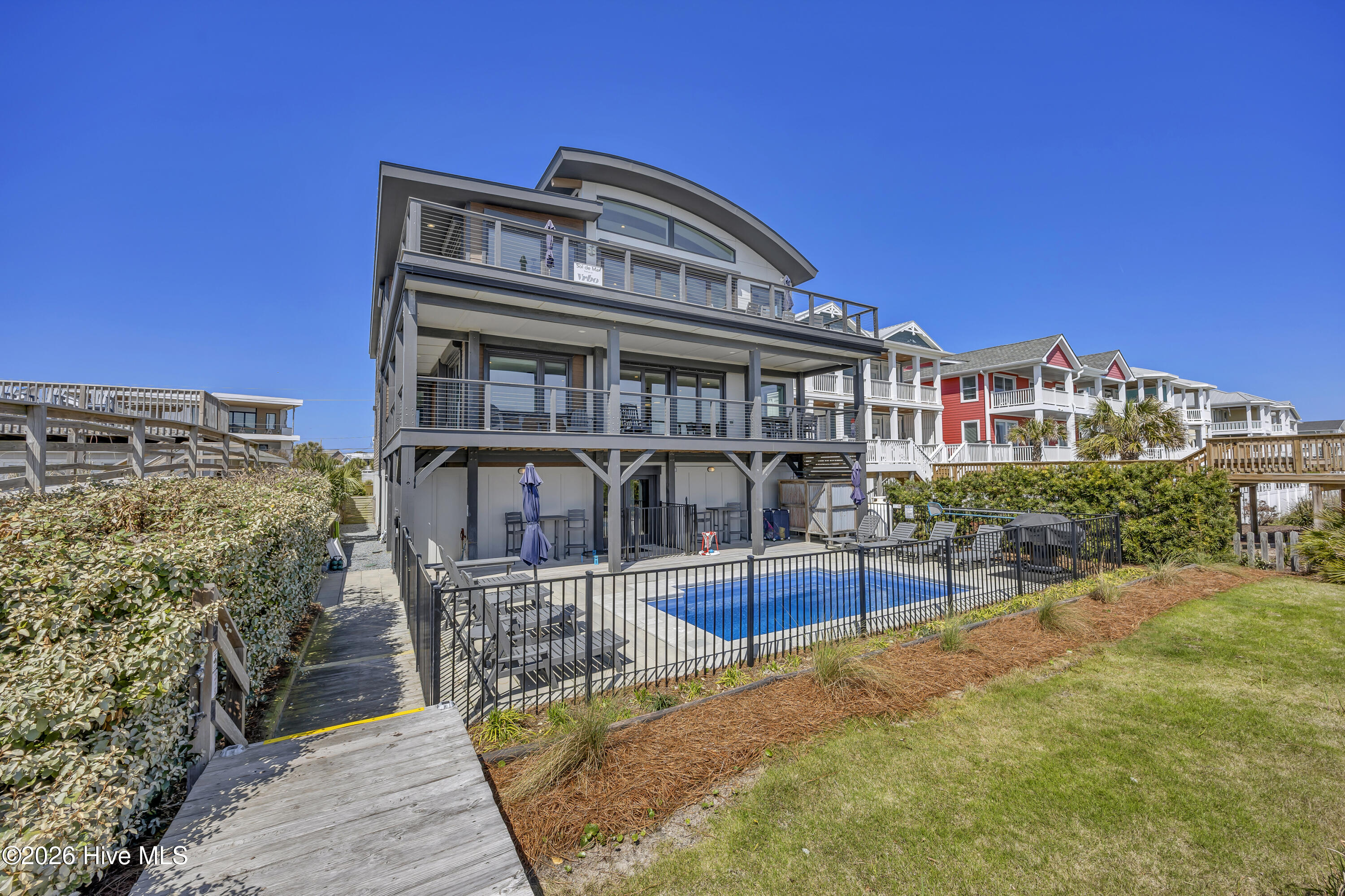 834 Fort Fisher Boulevard N Property Photo 22
