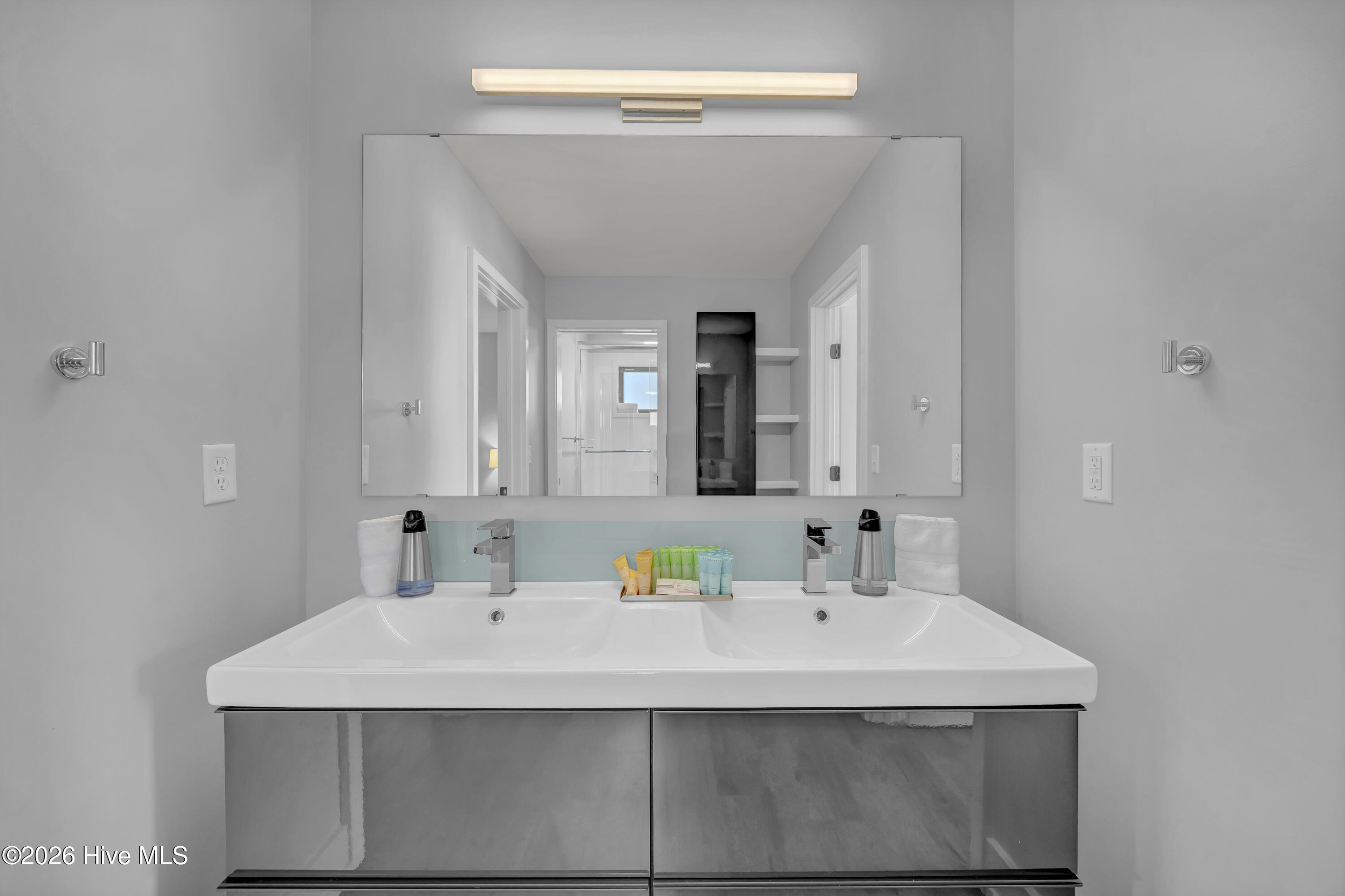 834 Fort Fisher Boulevard N Property Photo 85