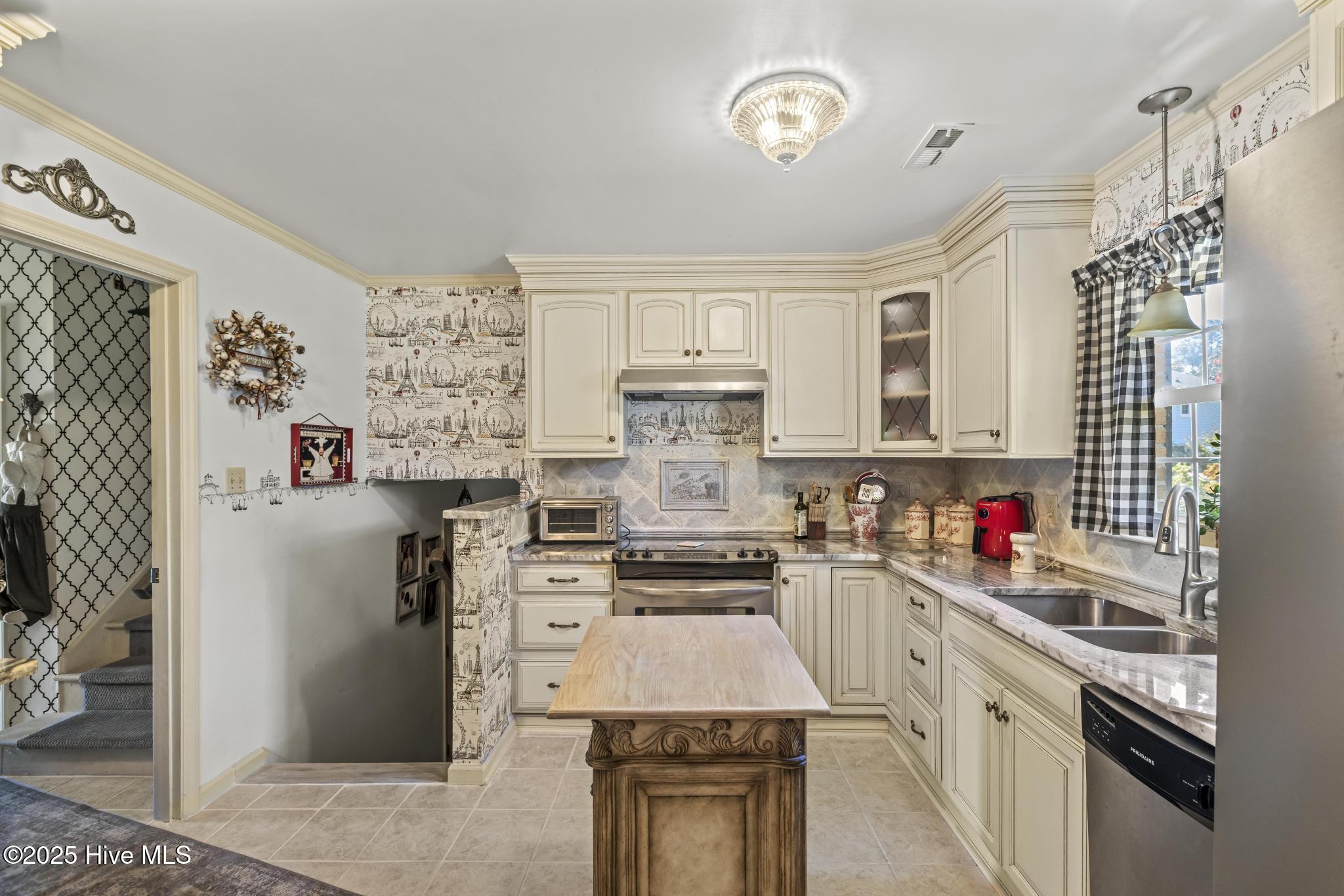508 University Drive Property Photo 16