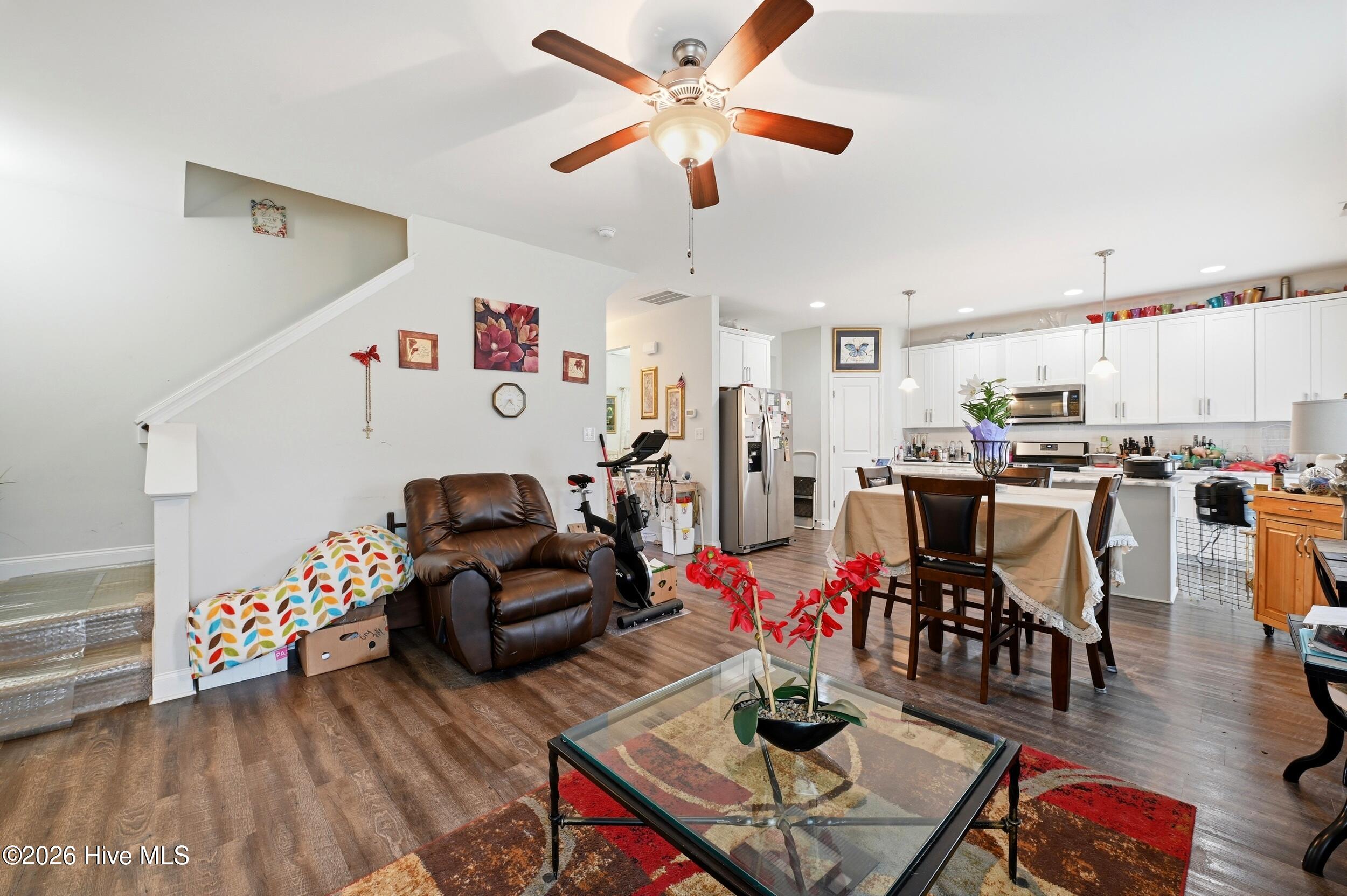 106 Periwinkle Street Property Photo 6