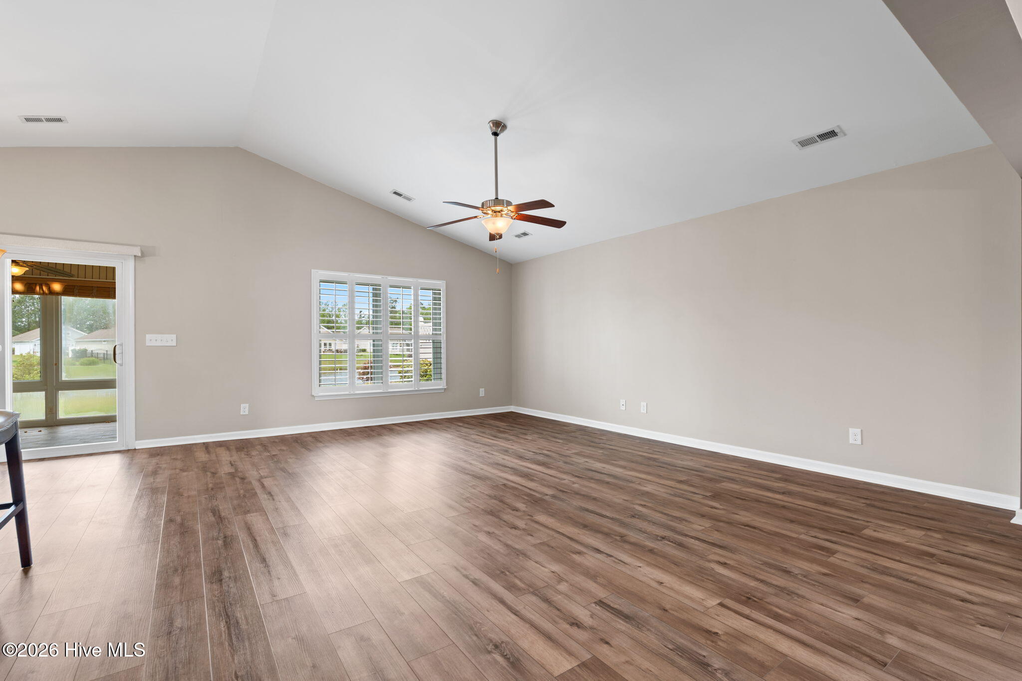 2104 Jarvis Lane Nw Property Photo 6