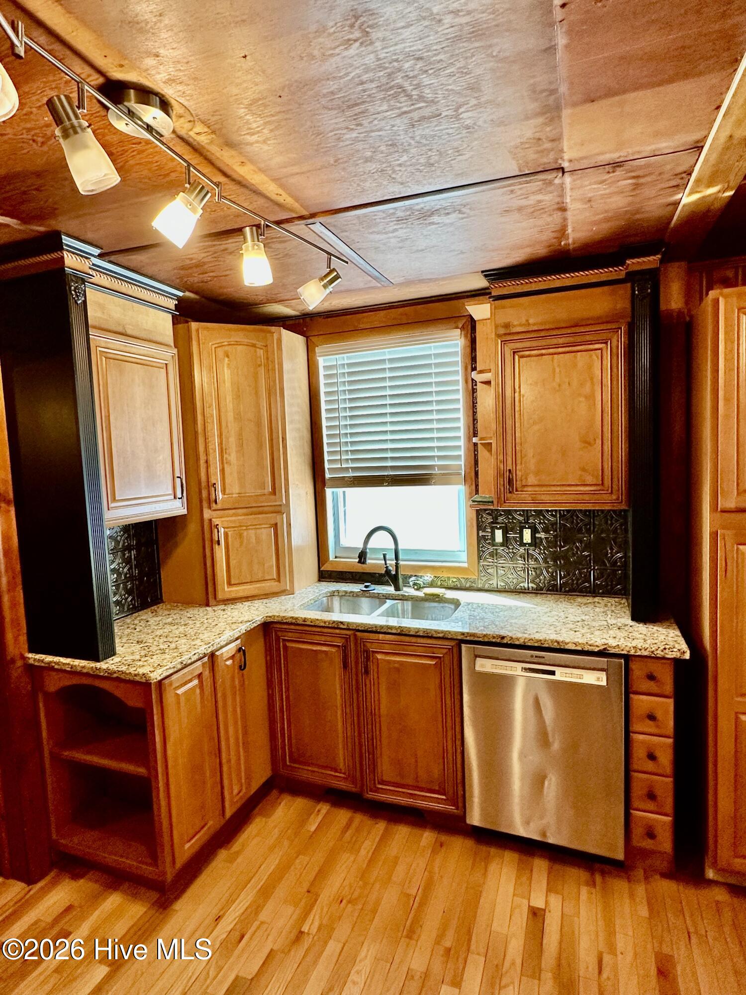 588 Lightwood Knot Road Property Photo 7