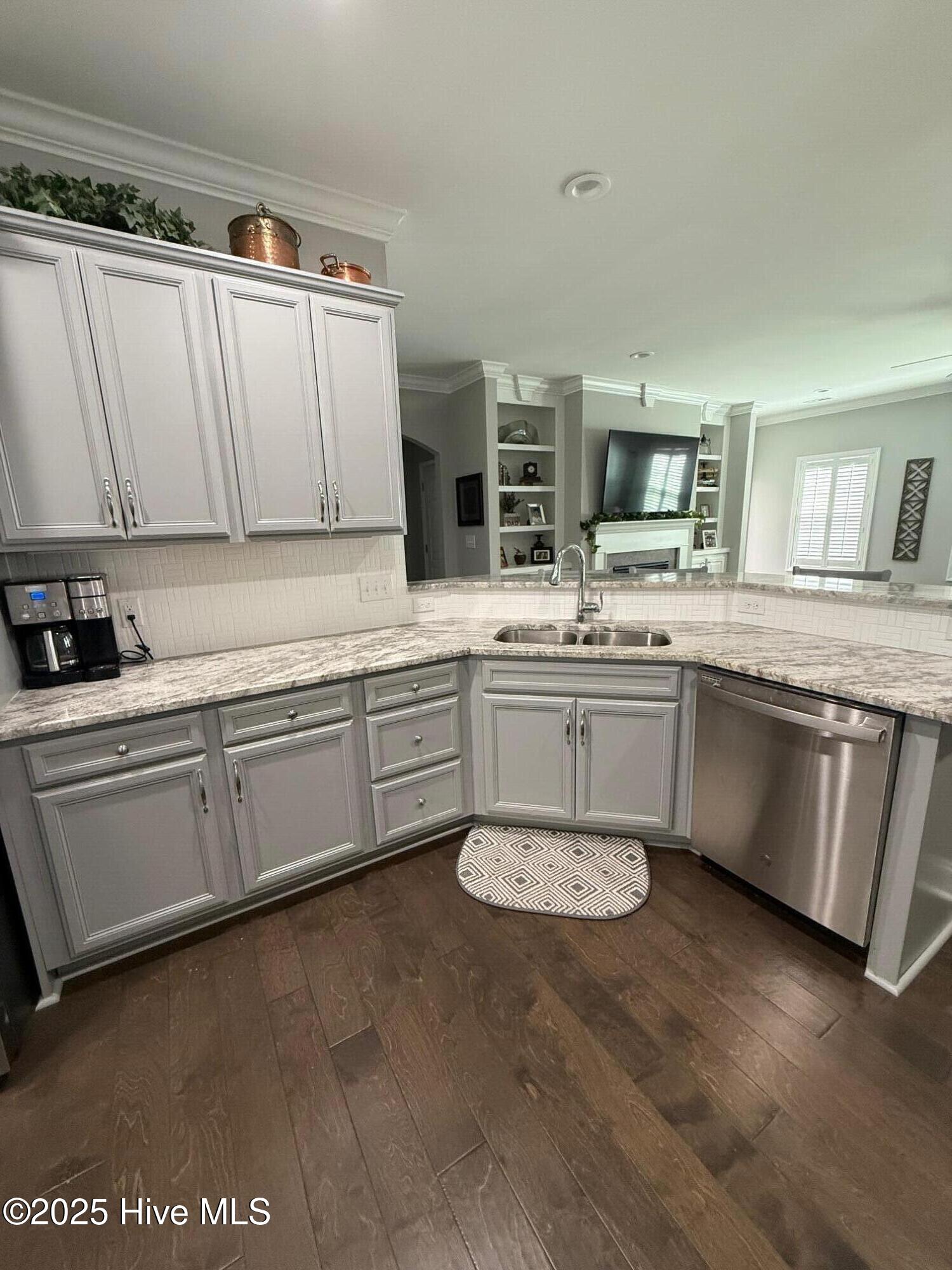 2901 Fernley Court . Property Photo 5