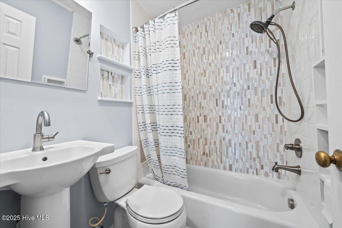 405 Spring Lake Drive Property Photo 14