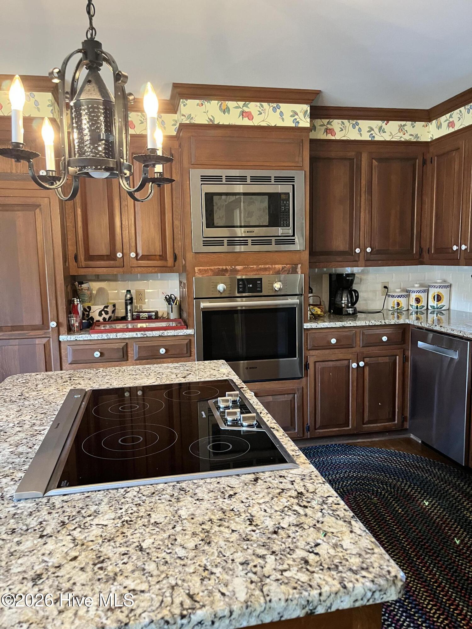 5946 May Boulevard Property Photo 15