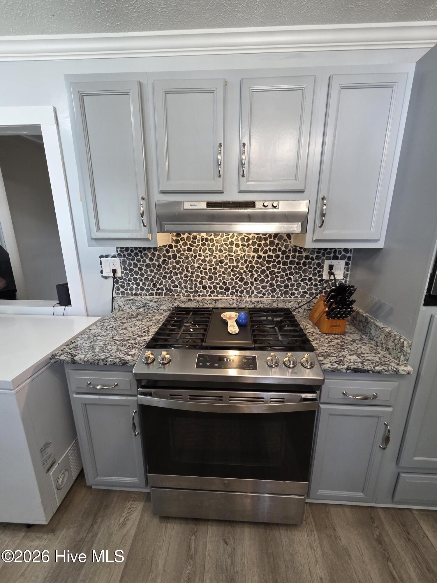 5841 Crestline Road Property Photo 4