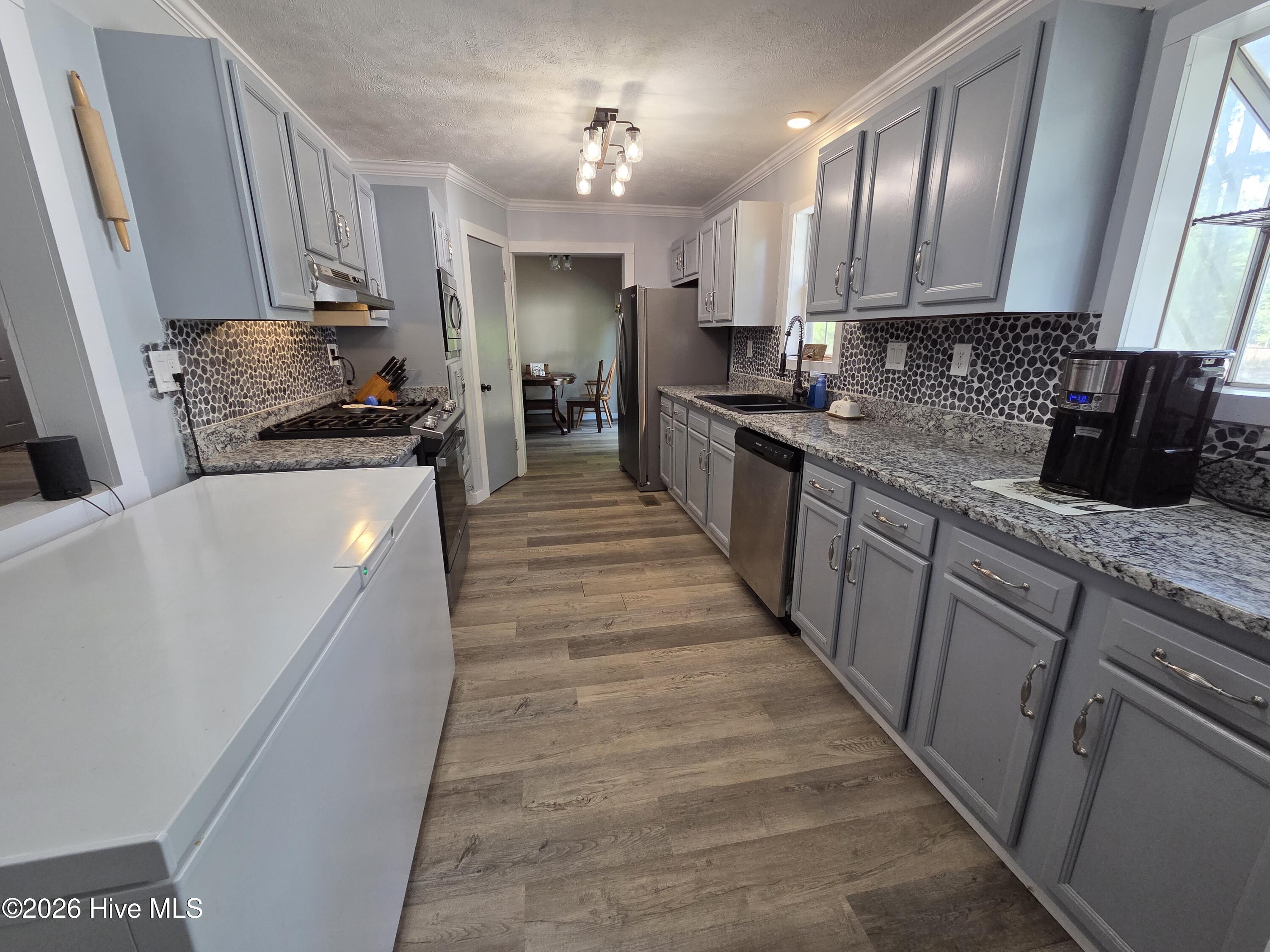 5841 Crestline Road Property Photo 5