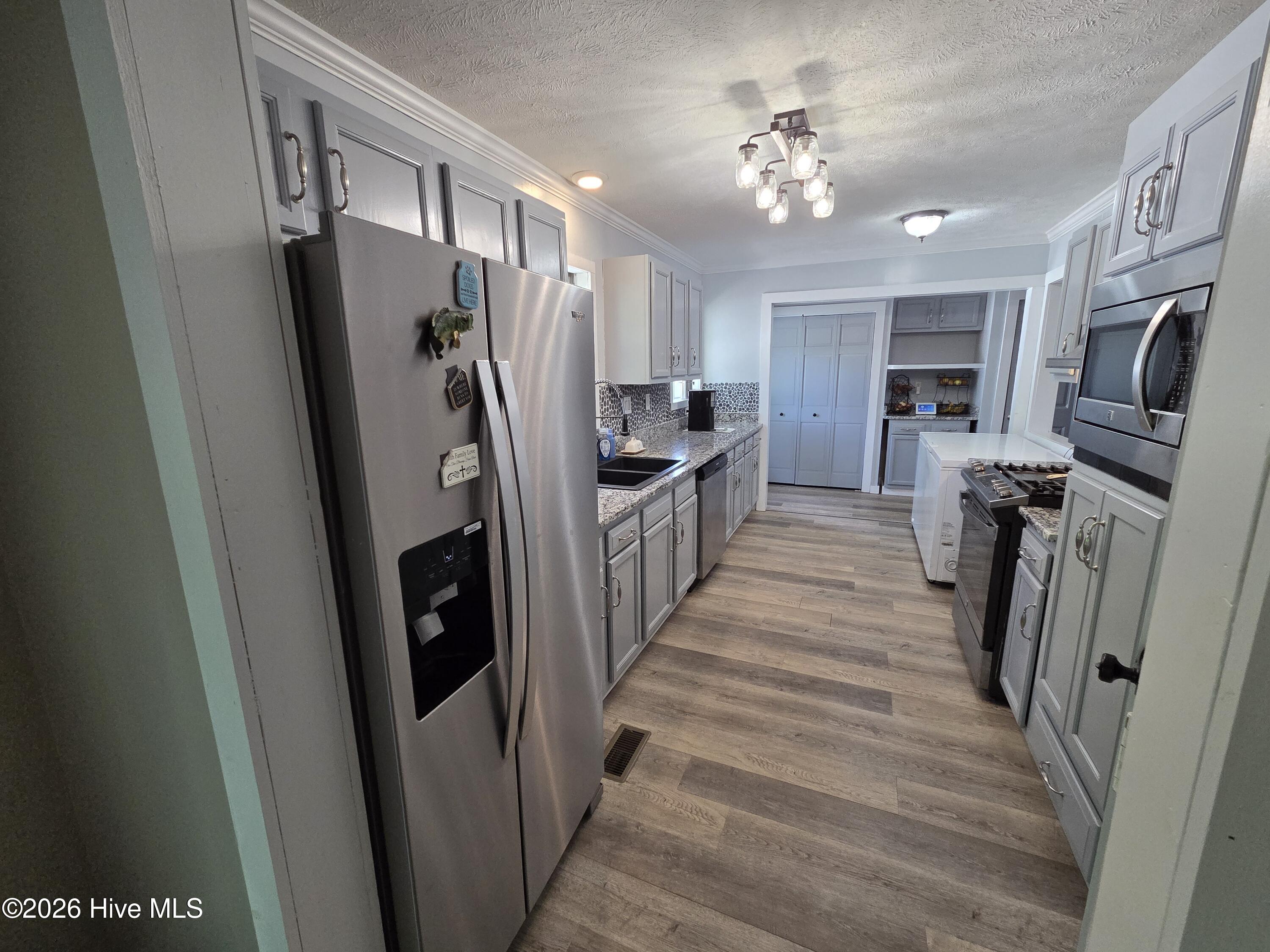 5841 Crestline Road Property Photo 6