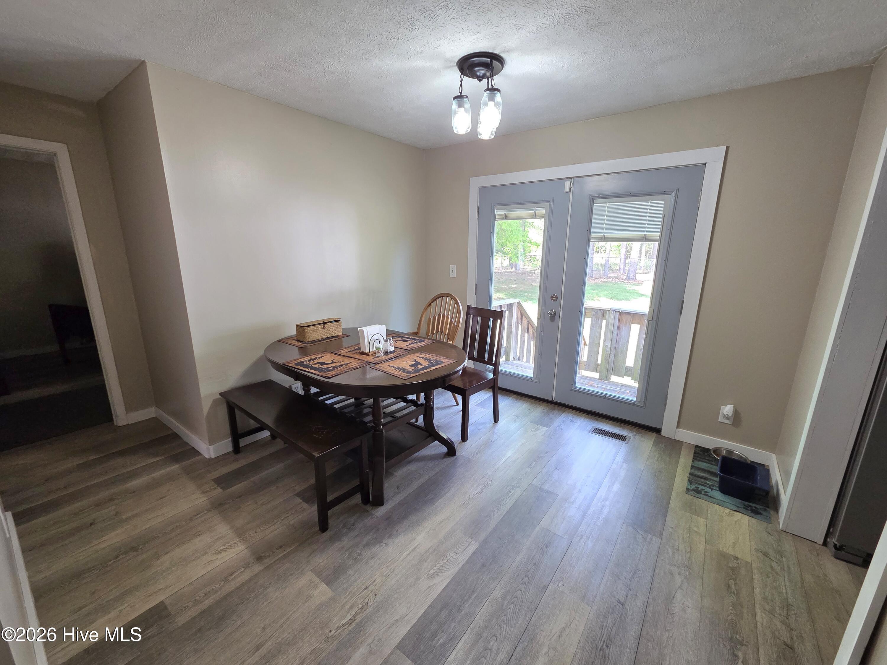 5841 Crestline Road Property Photo 8