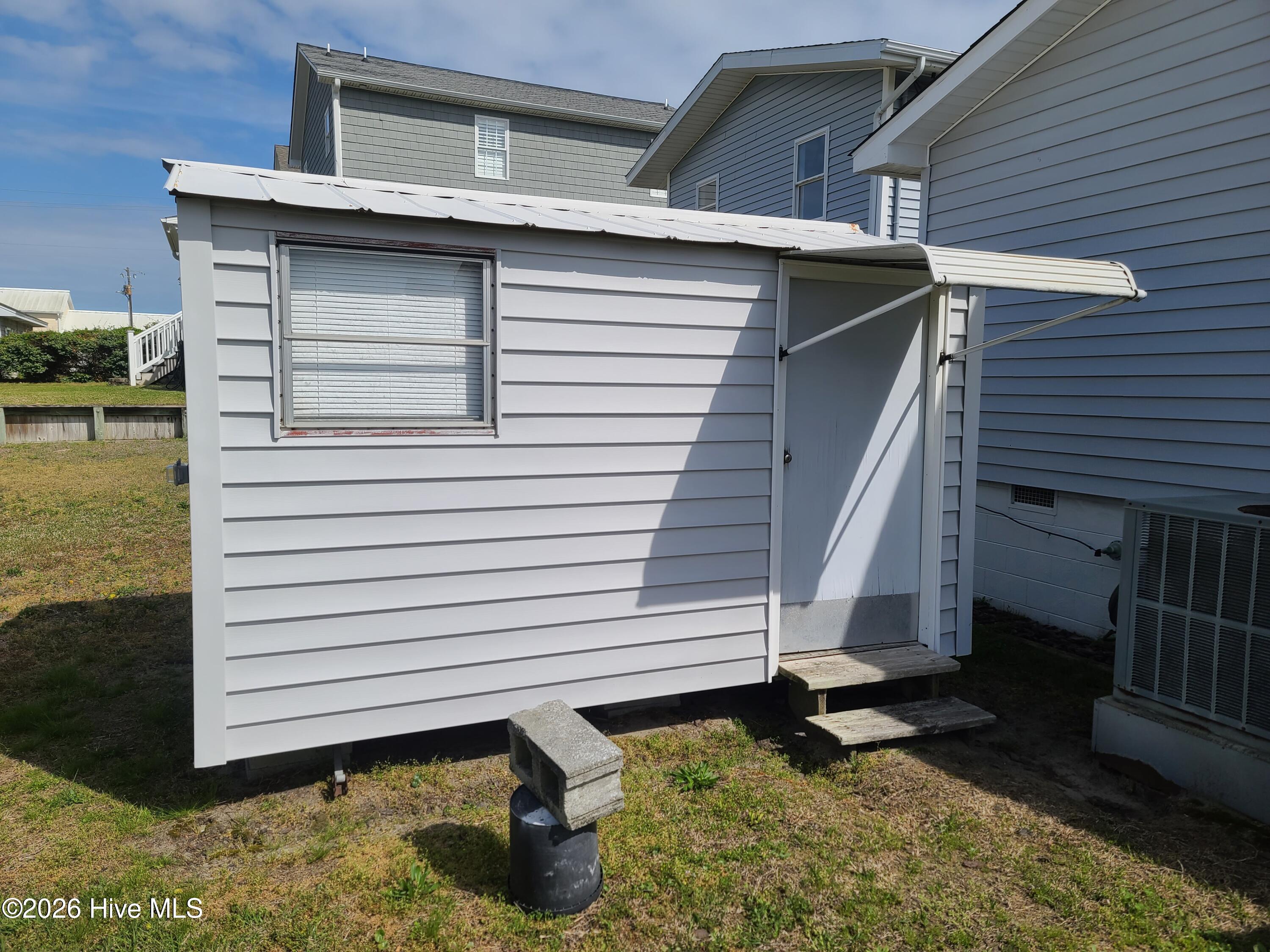 308 W Bogue Boulevard Property Photo 8