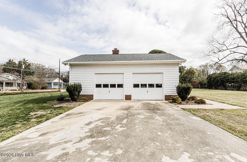 214 E Nash Street Property Photo 3