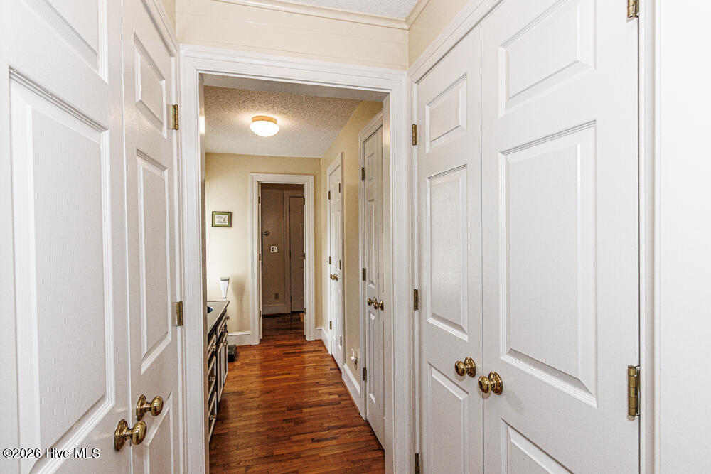 214 E Nash Street Property Photo 10