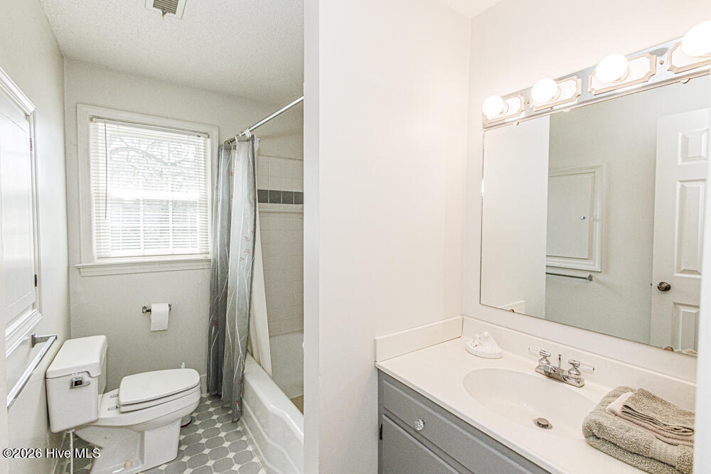 214 E Nash Street Property Photo 14