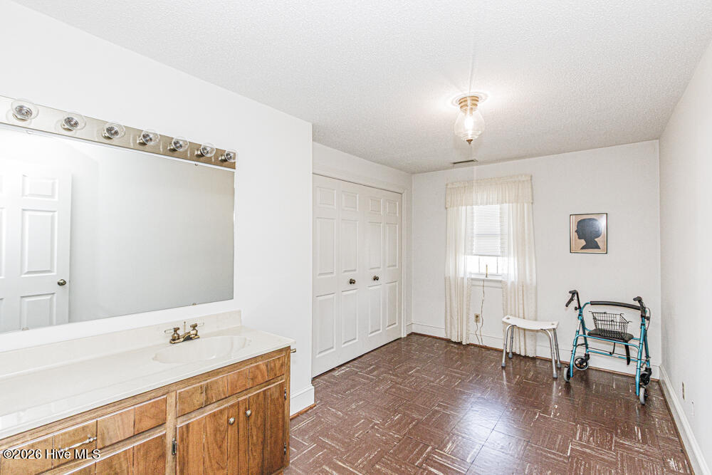 214 E Nash Street Property Photo 20
