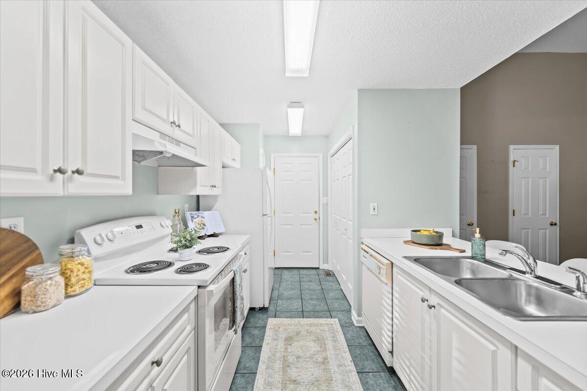 118 Kensington Way Property Photo 6